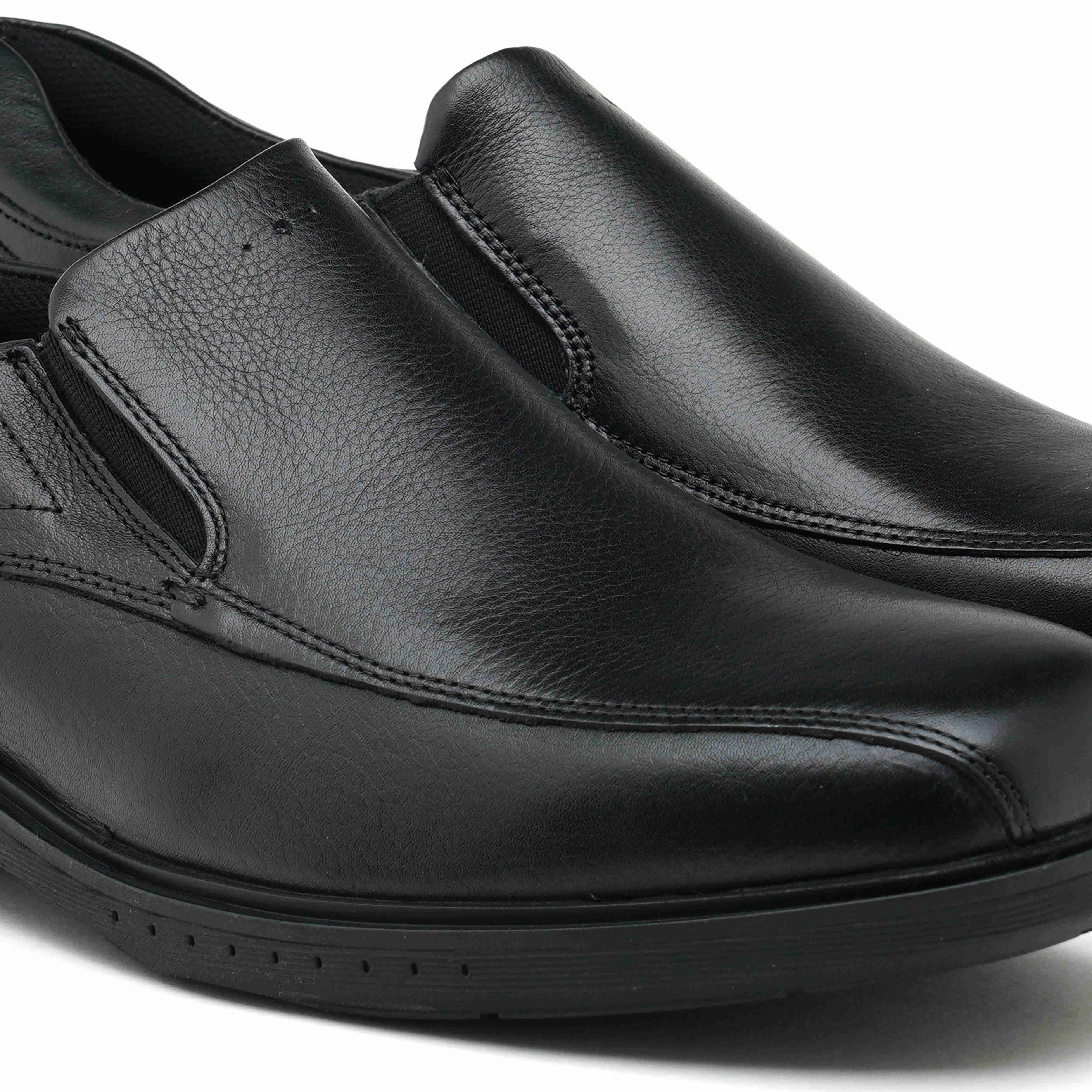 The Trevor Black Men Dress Shoe Florsheim