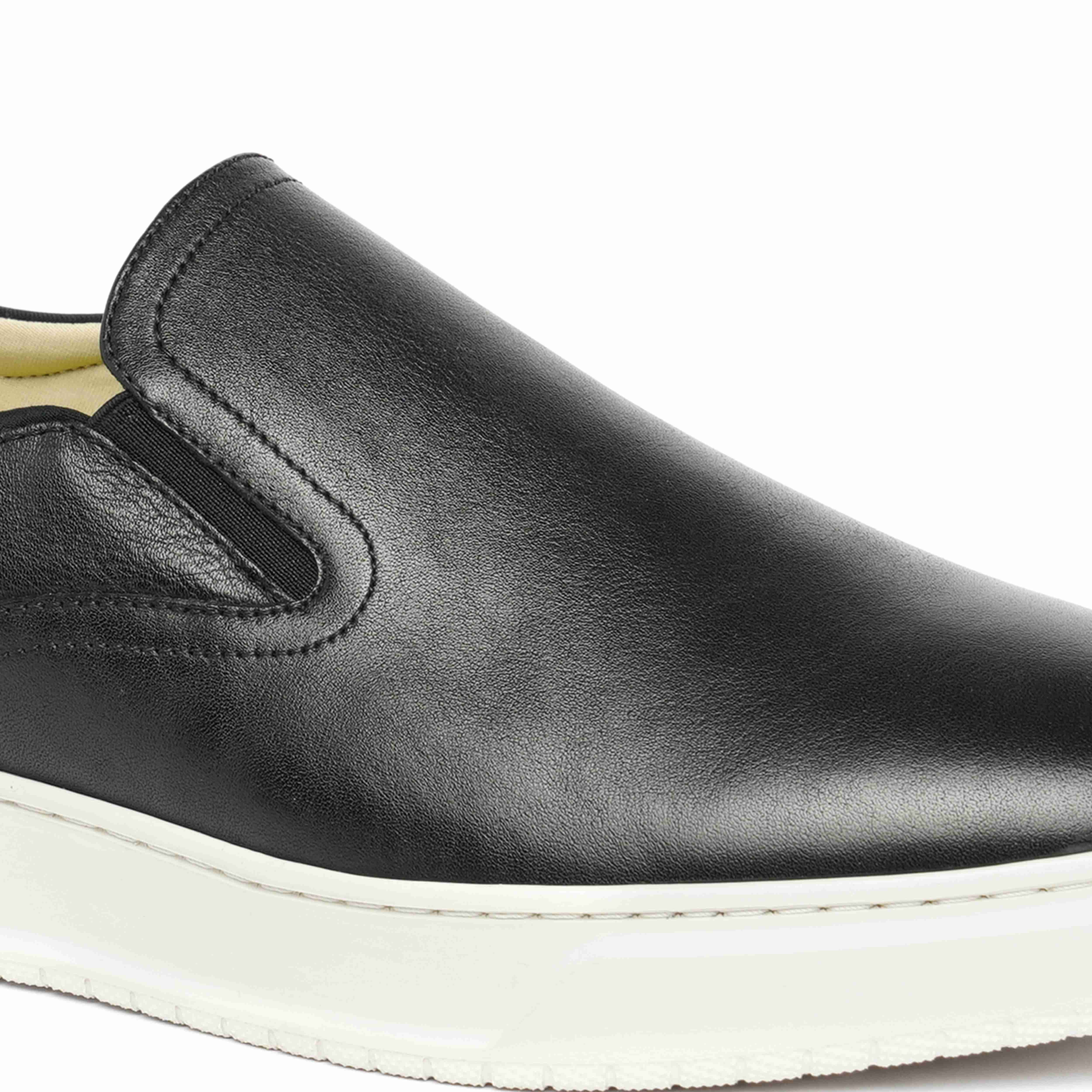 The Plain Toe Black Men Casual Florsheim
