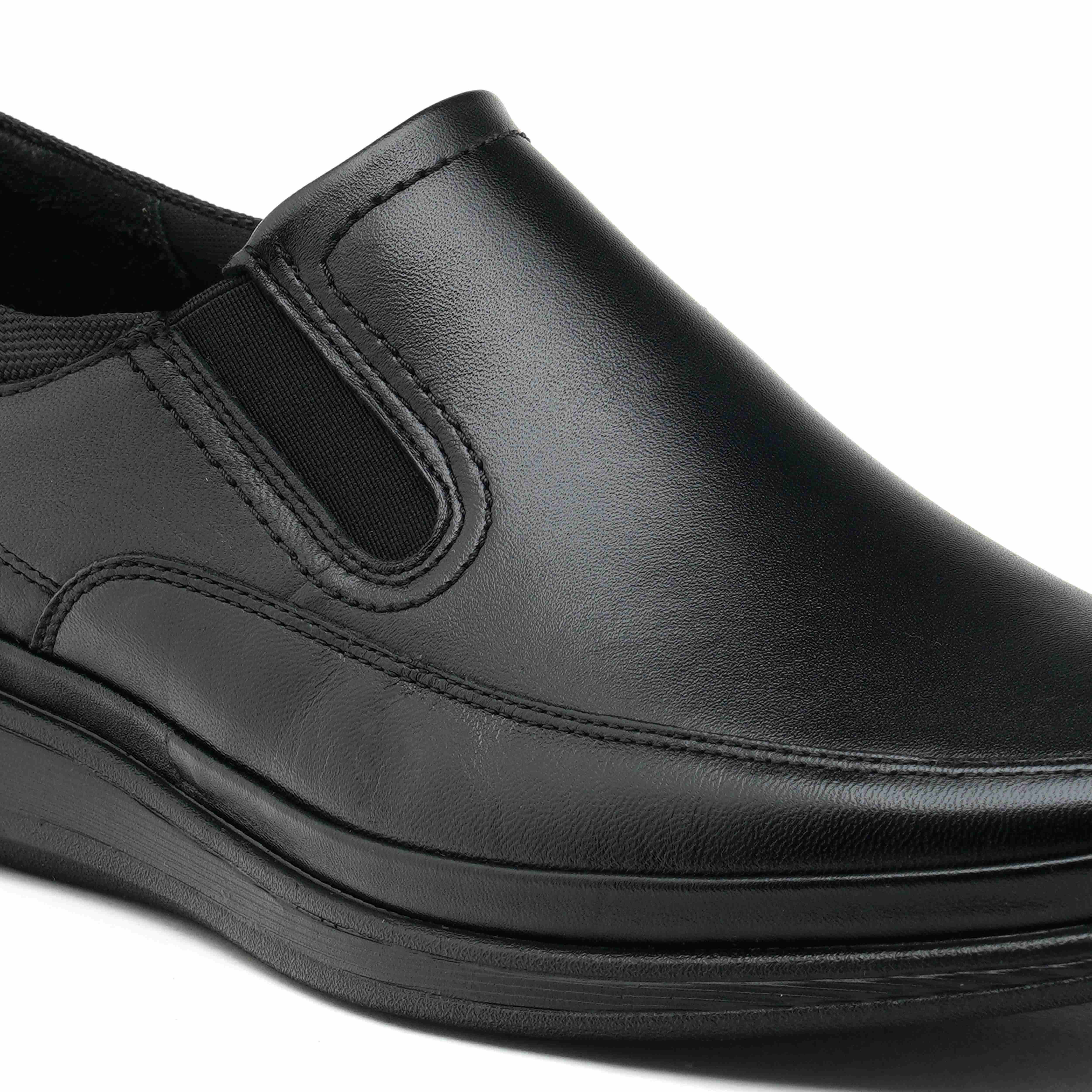 The 9M Black Men Casual Florsheim