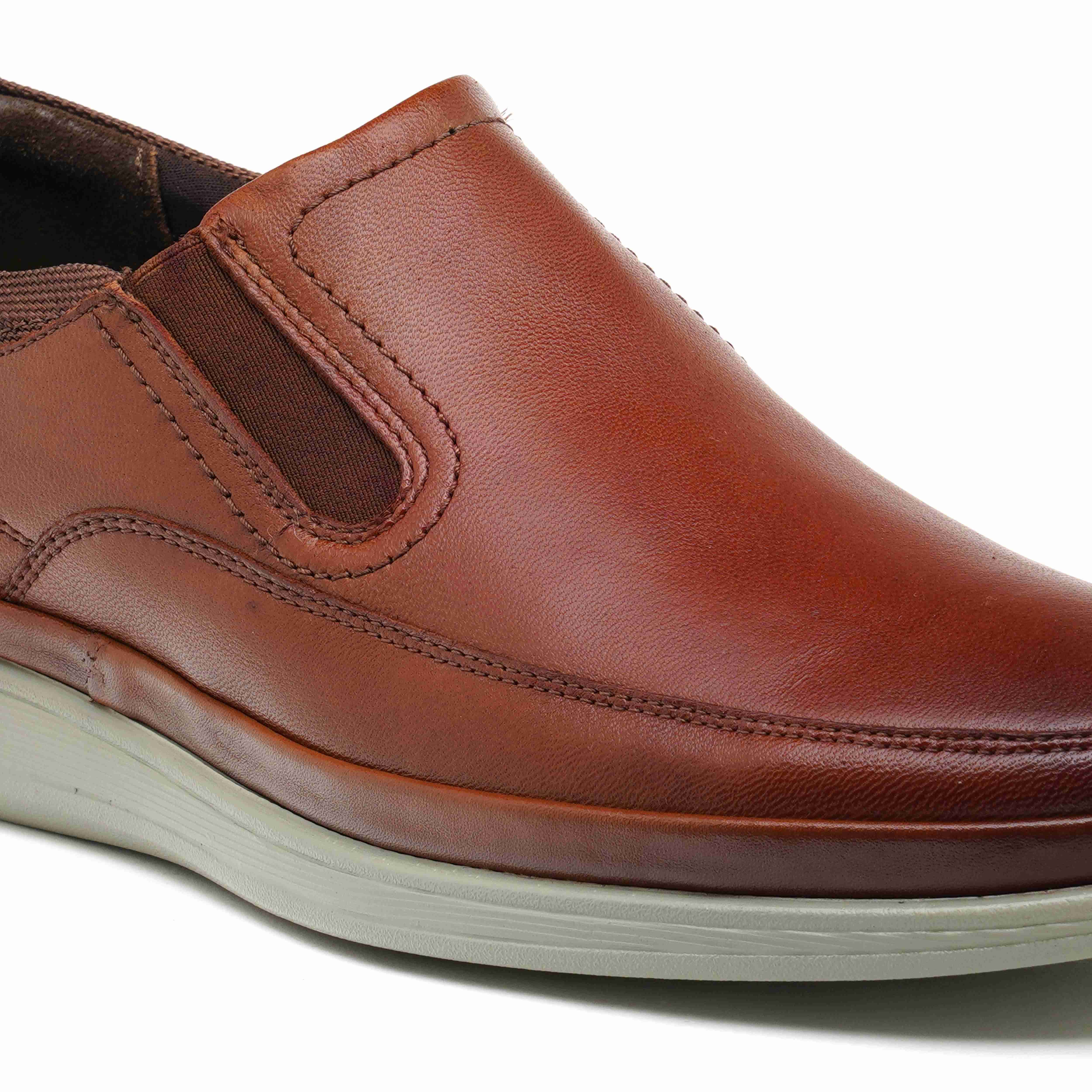 The 9M Tan Men Casual Florsheim