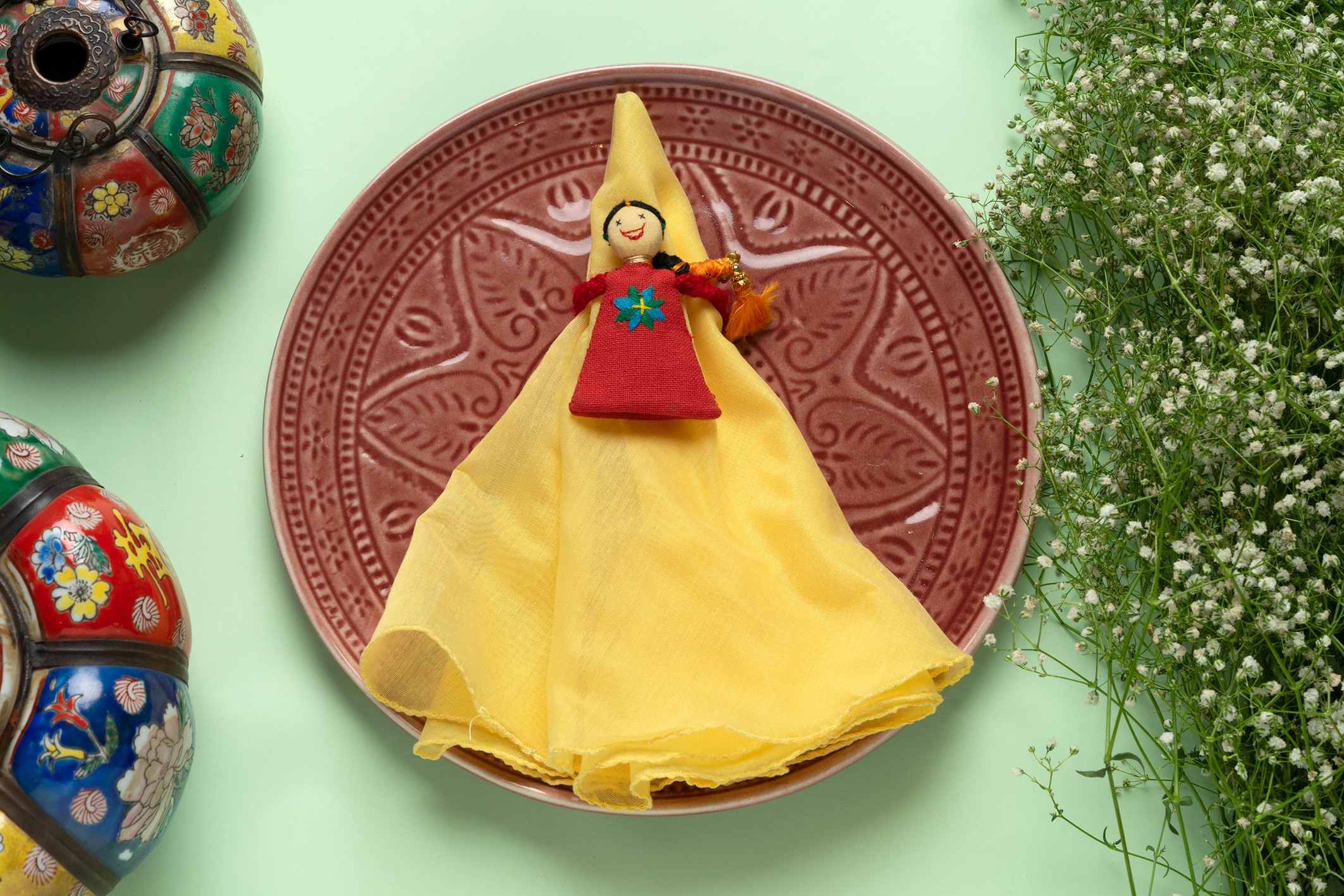 Yellow round napkins