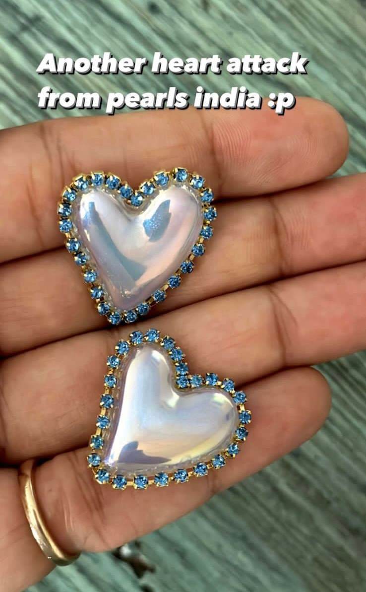 Rainbow effect white pearl heart with blue stone border