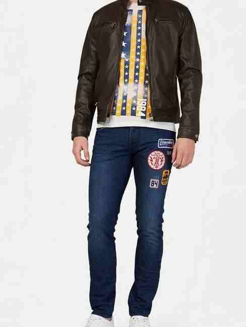 Lightly Washed Jeans with Applique