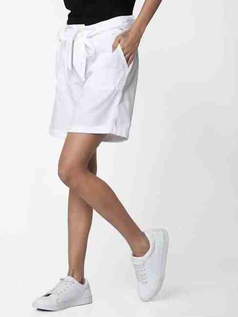 Woman Shorts with Waist Tie-up