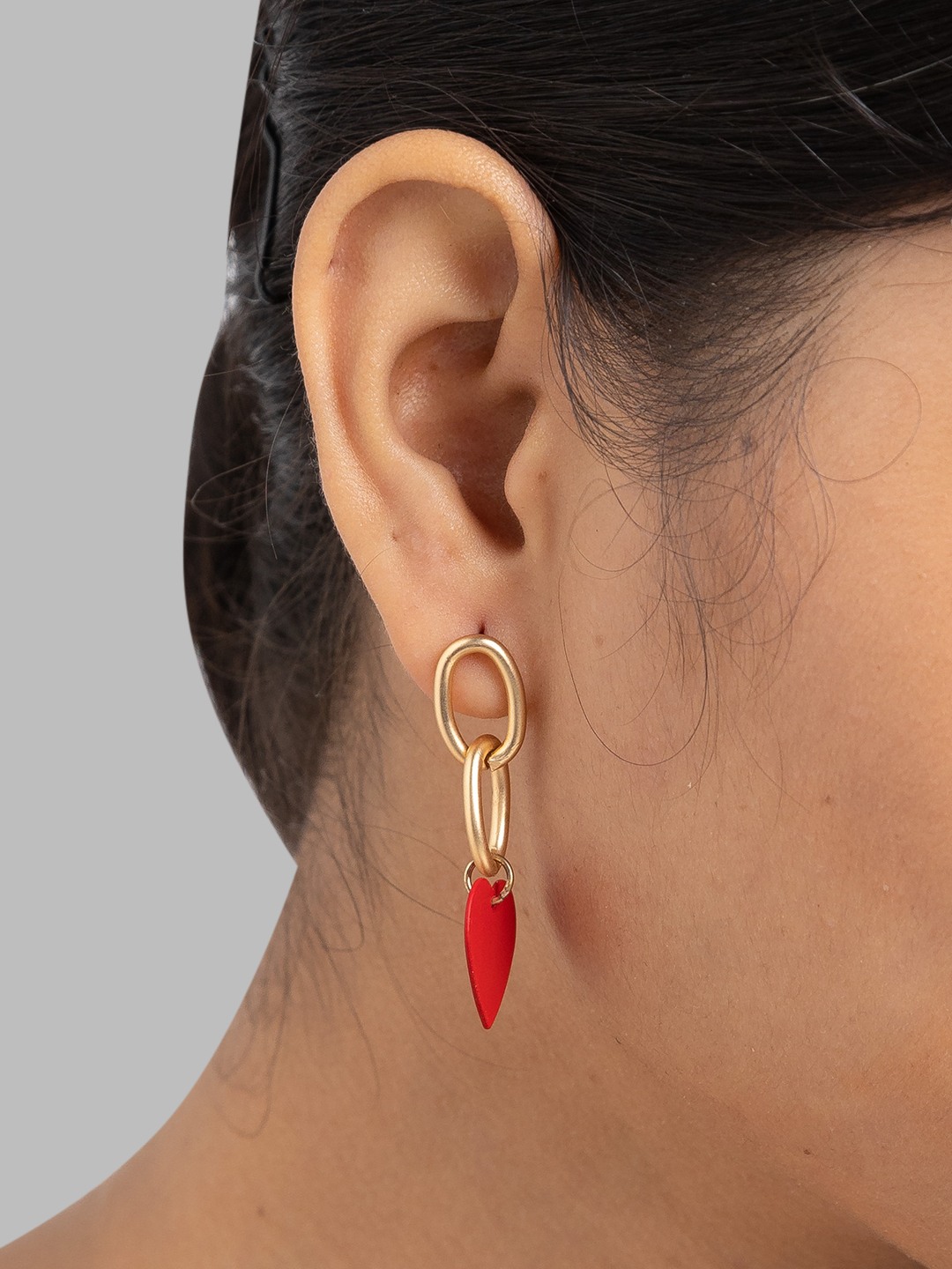 Globus earrings top