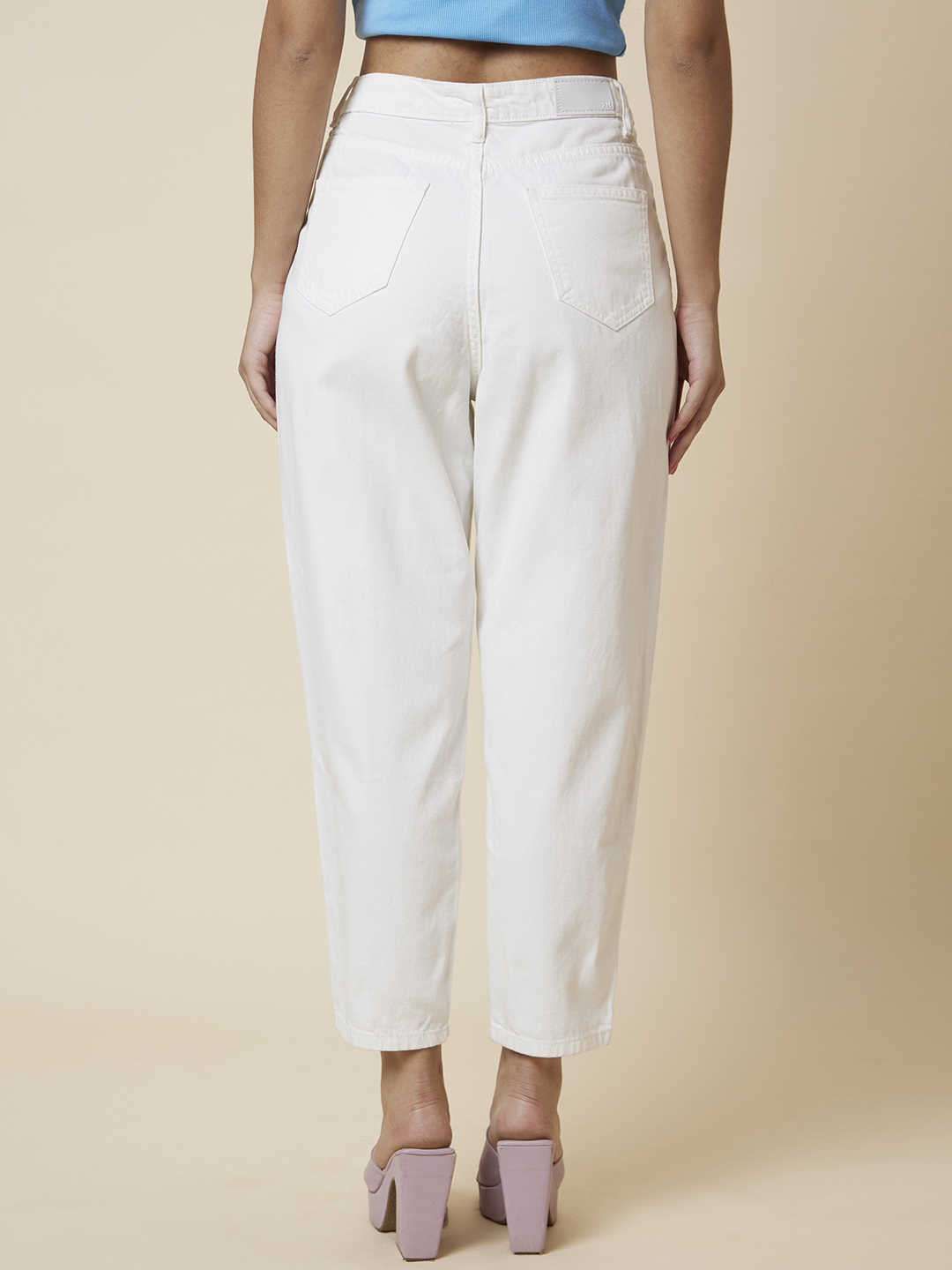 Globus Women White Mid-Rise Boyfriend Fit Cropped Jeans