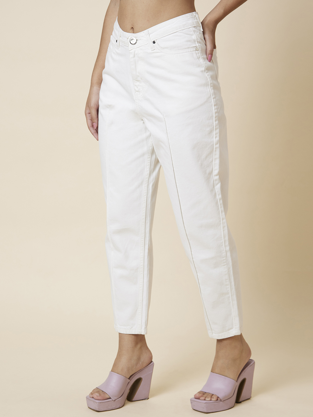 Globus Women White Mid-Rise Boyfriend Fit Cropped Jeans