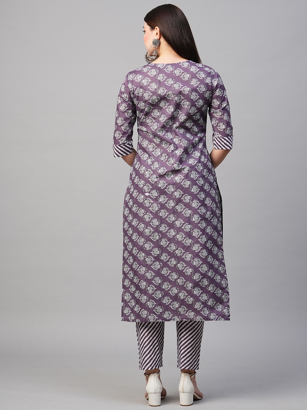 GoSriKi | GoSriKi Women Purple Straight Printed Kurta with Trousers 1