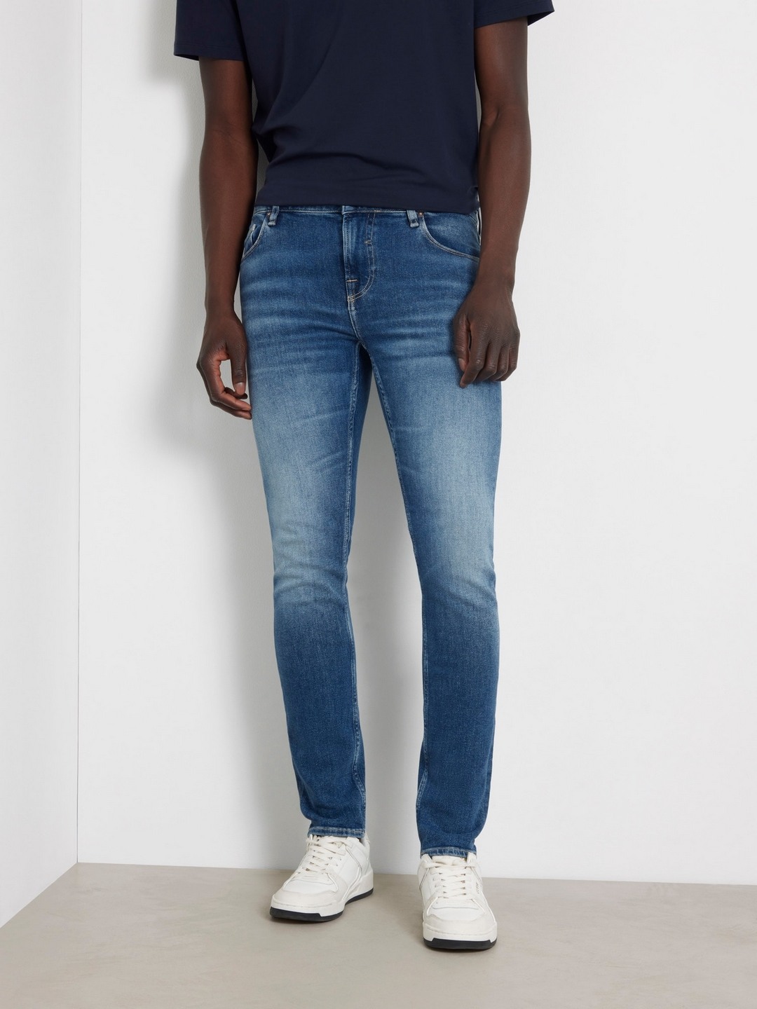 Carry Mid Solid Mid Rise Tapered Jeans