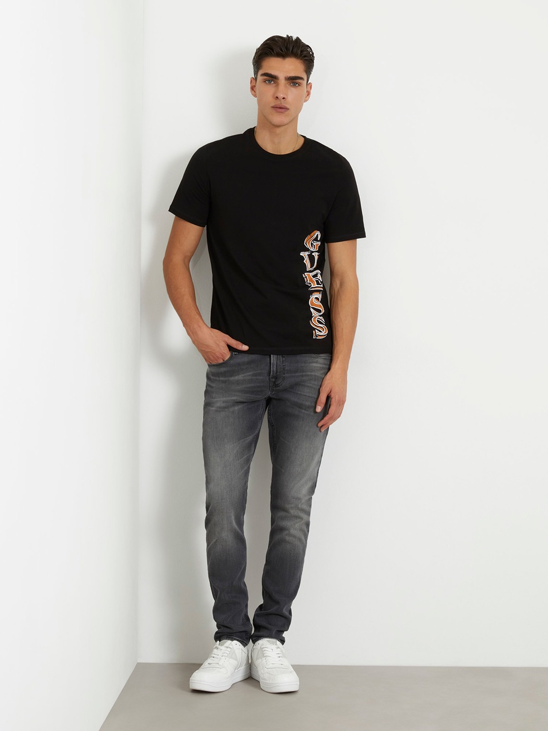 Men Grey Solid Mid-Rise Ankle Length Jeans