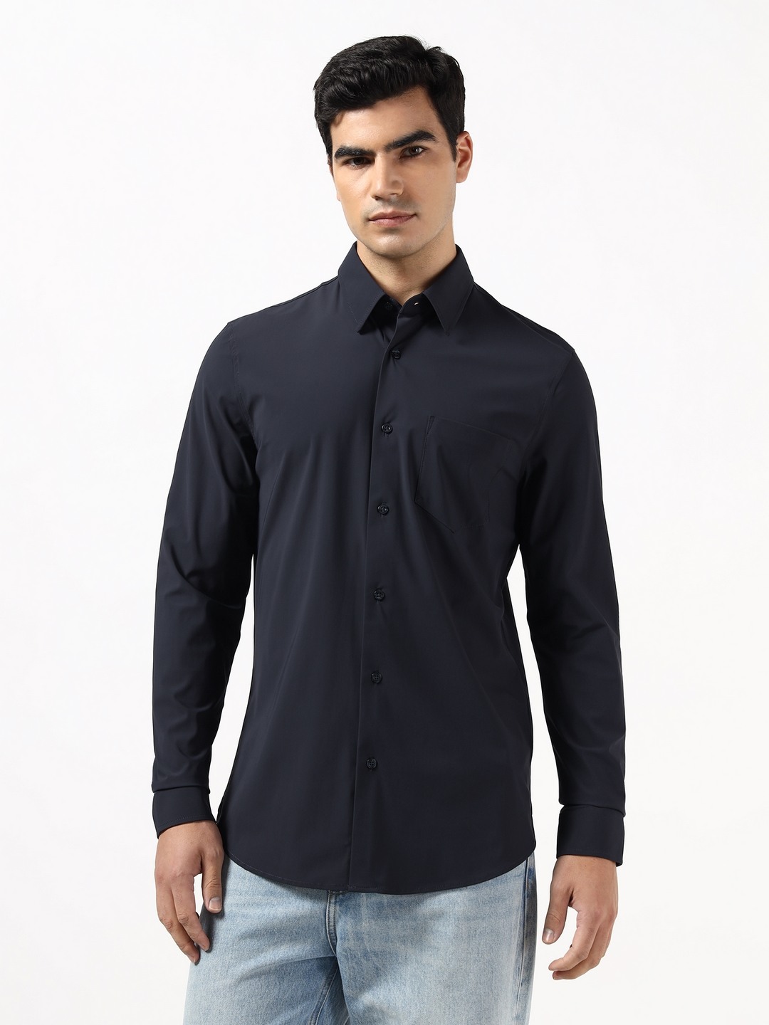 Guess Men Sunset Tech Super Smart Blue Solid Spread Collar Woven Shirt
