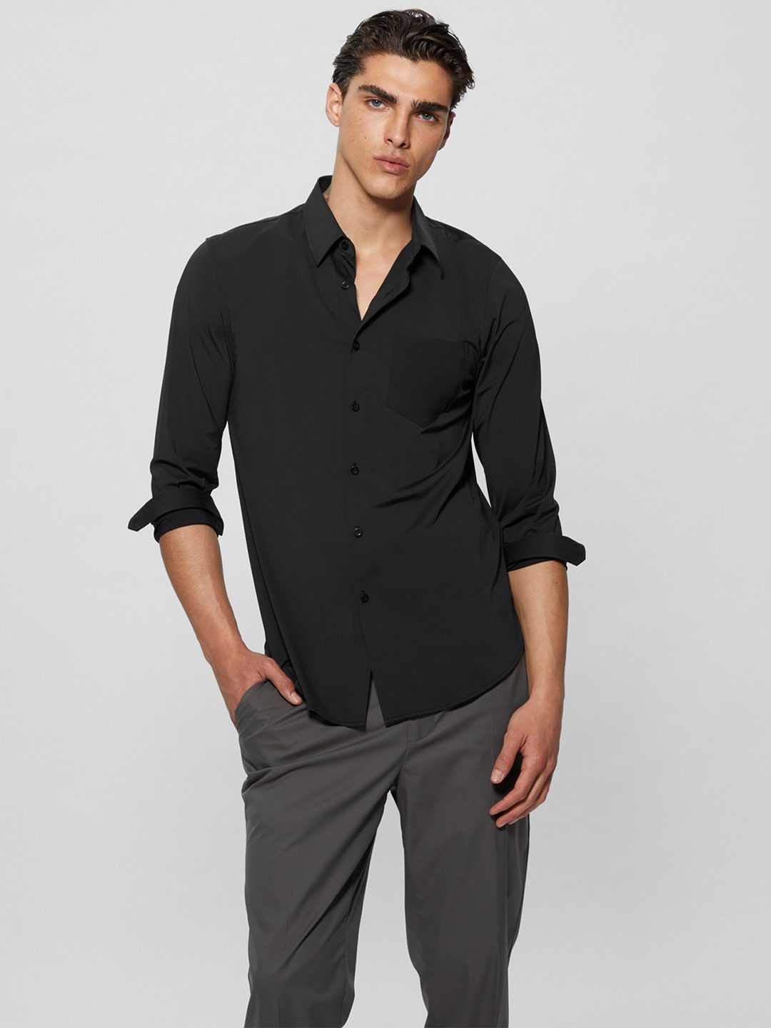 Guess Men's Jet Black Solid Spread Collar Full Sleeve Sunset Tech Shirt