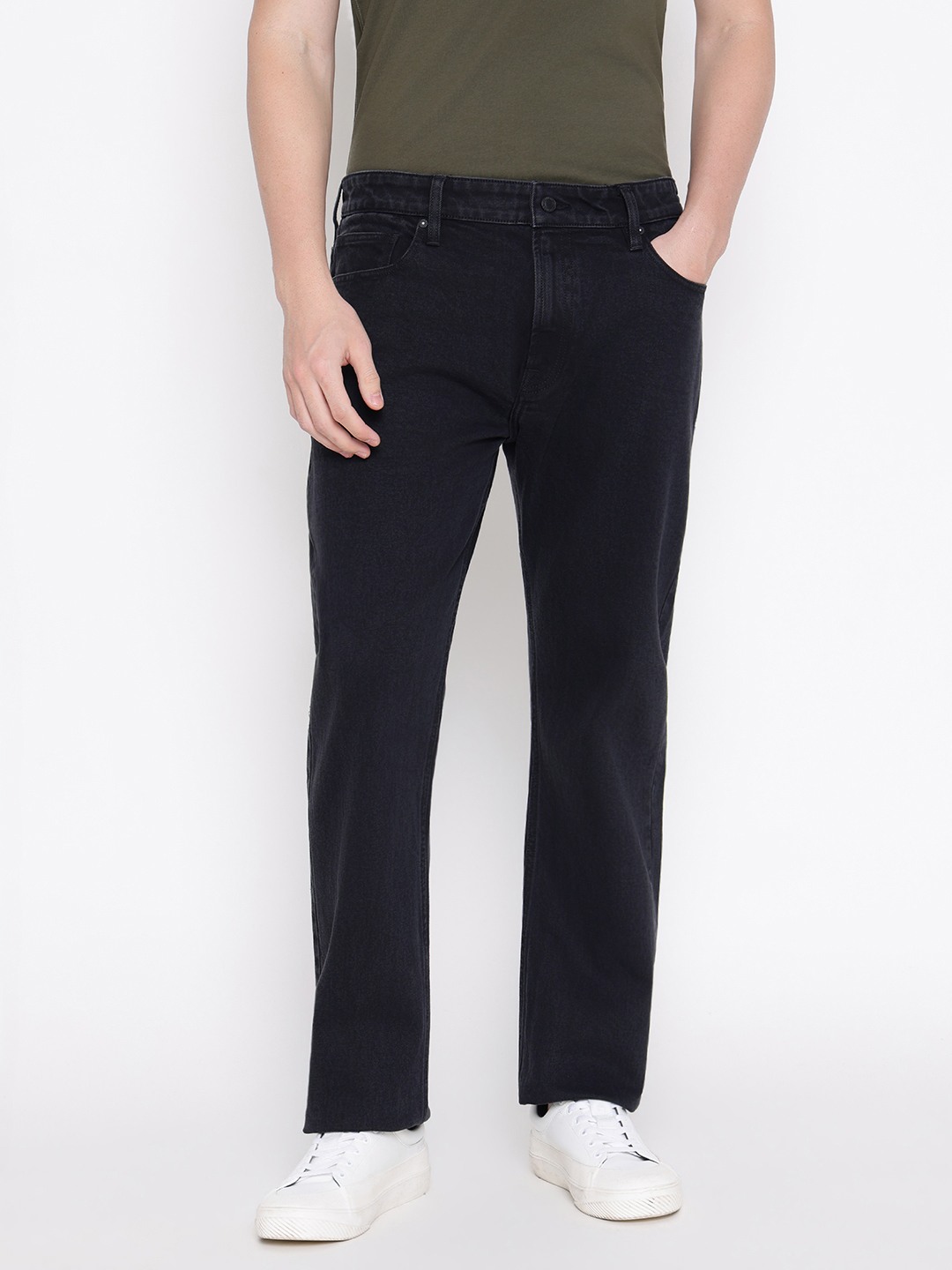 Guess Men Solid Straight Mid-Rise Regular Fit Jeans