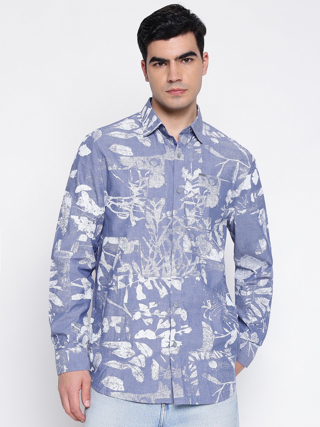Collin Chambray Blue And White Leave Leaf Spread Collar Regular Fit Shirt