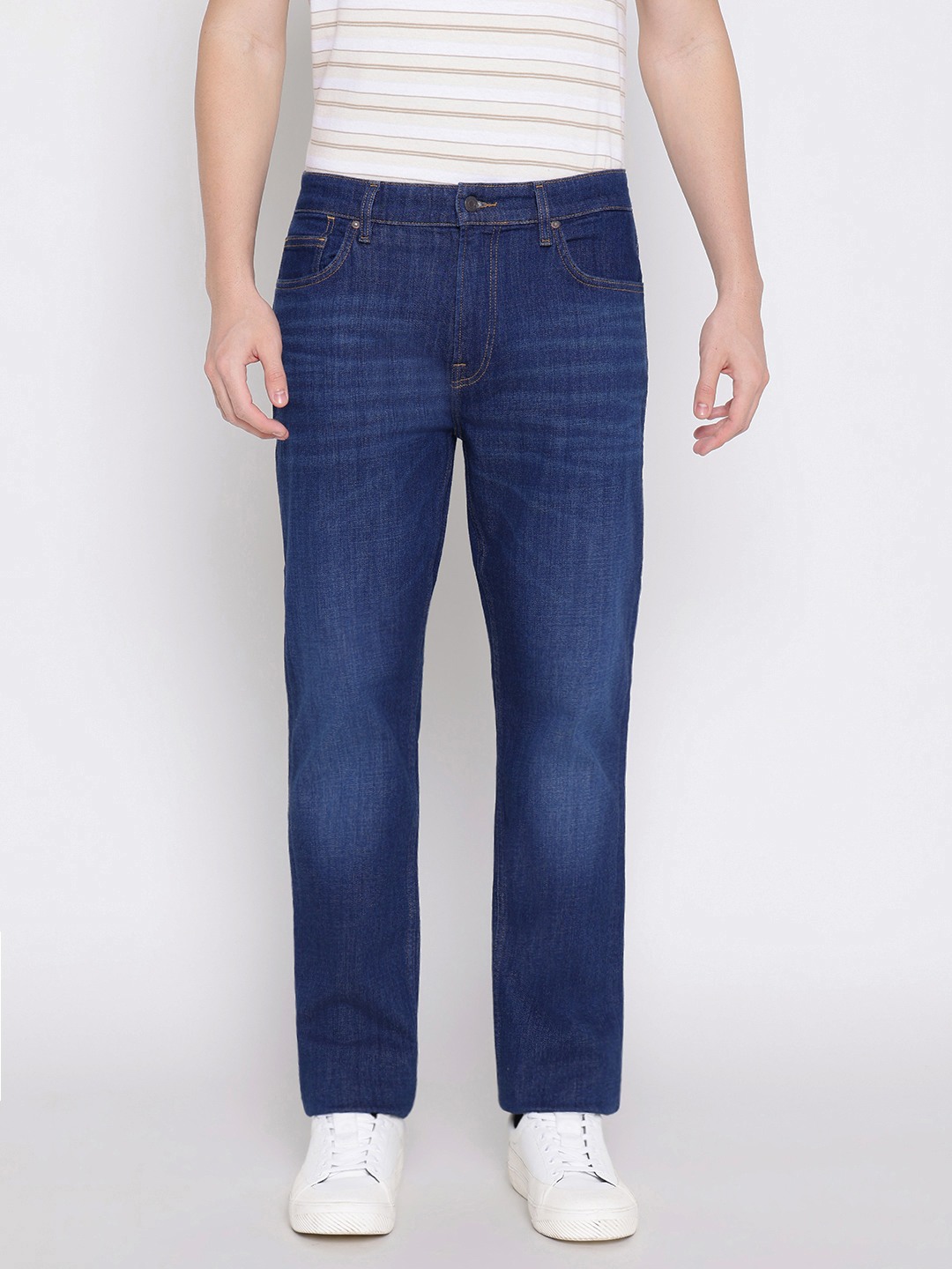 Guess Men Light Washed Straight Mid-Rise Regular Fit Jeans