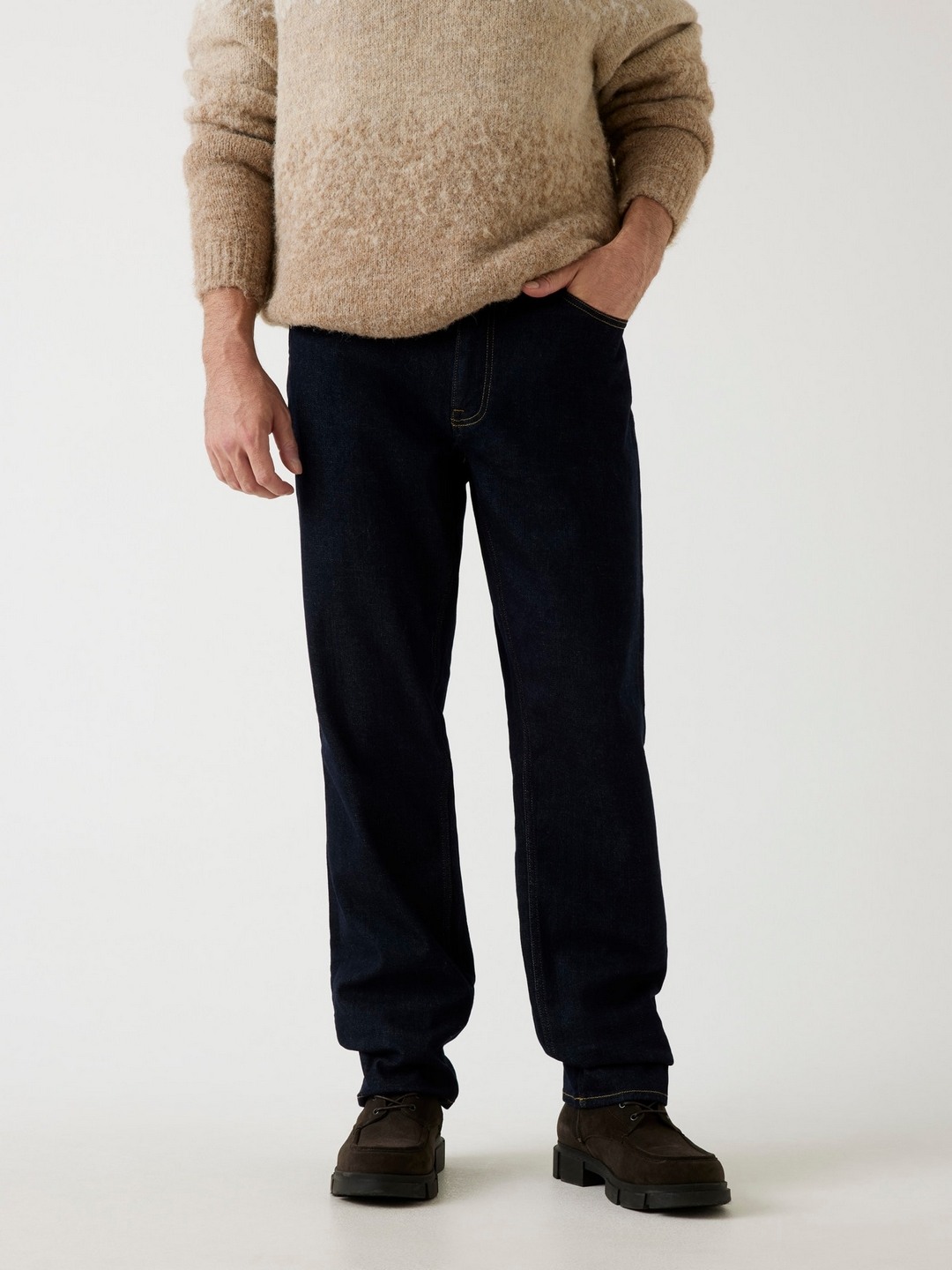 Guess Men Solid Relaxed Fit Mid-Rise Jeans