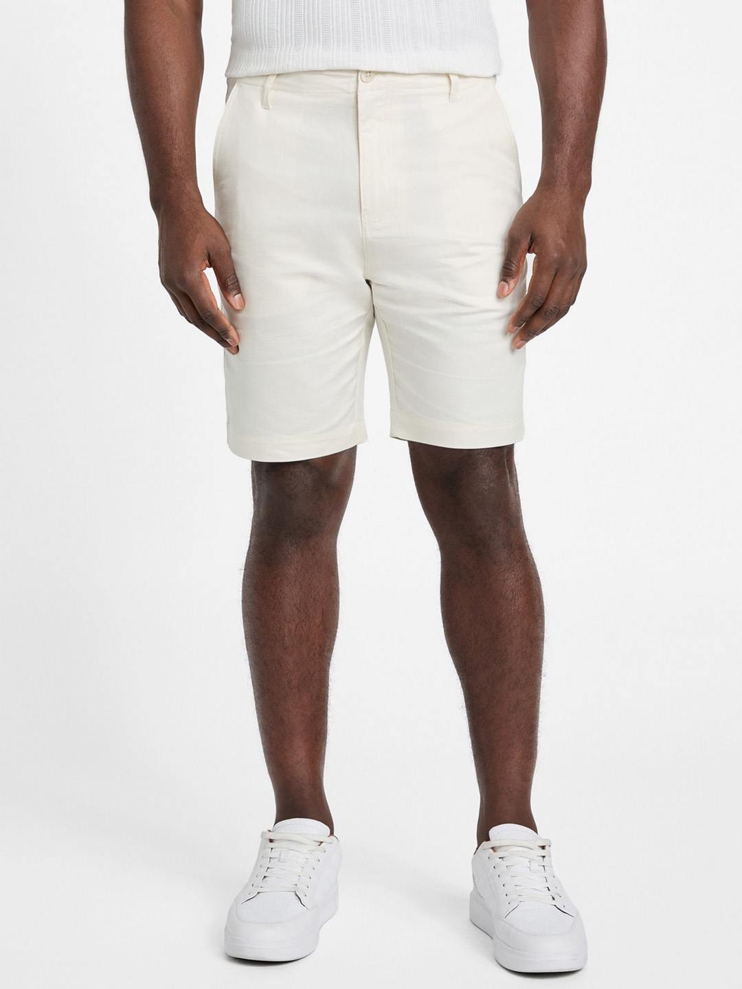 Guess Men Solid Knee Length Button & Zip Fly Shorts