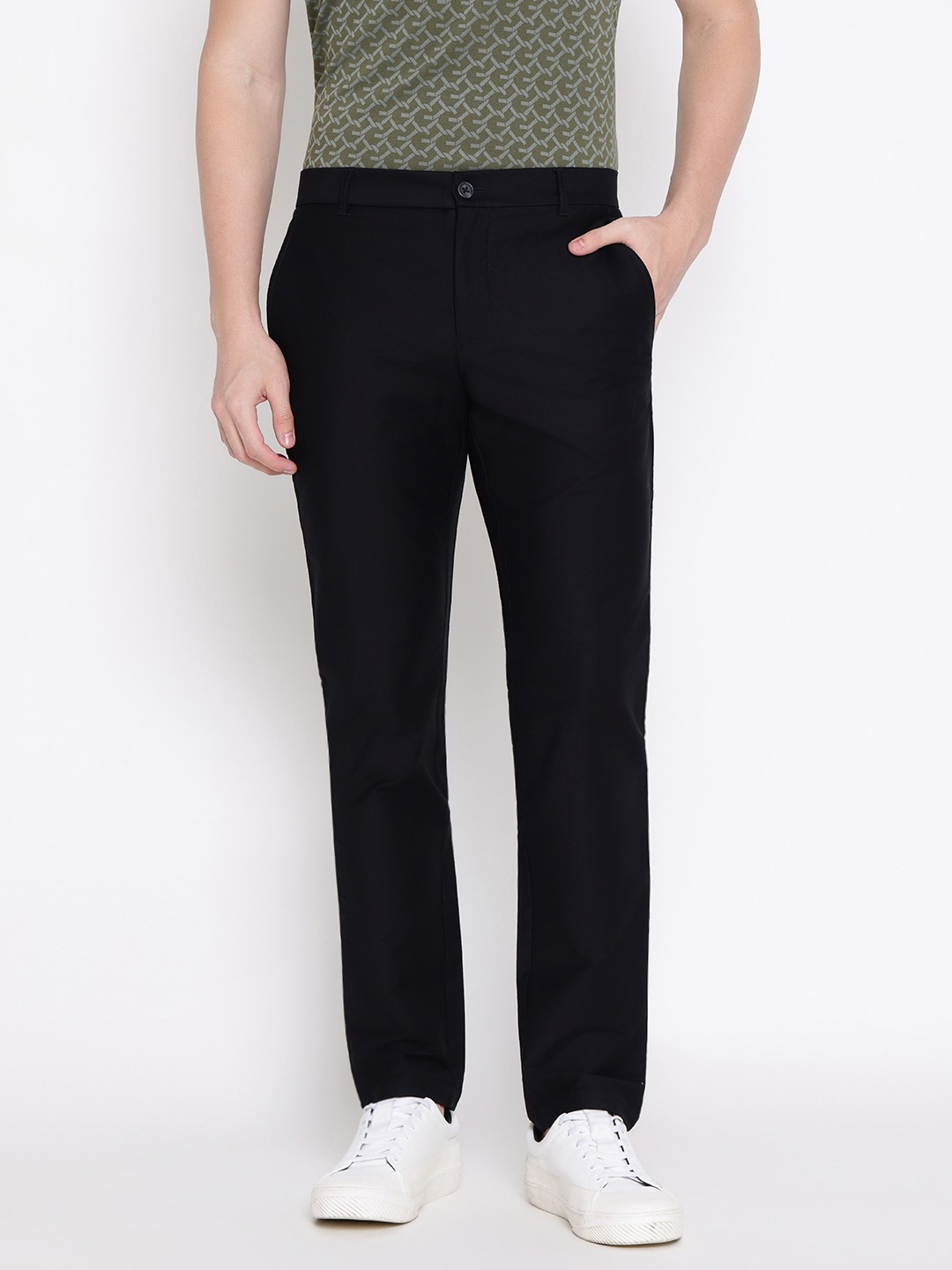 Guess Men Solid Tapered Mid-Rise Regular Fit Flat-Front Trousers