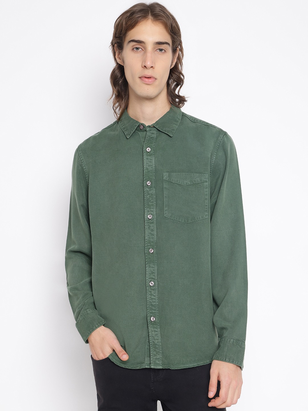 Guess Men's Green Solid Spread Collar Long Sleeves Shirt