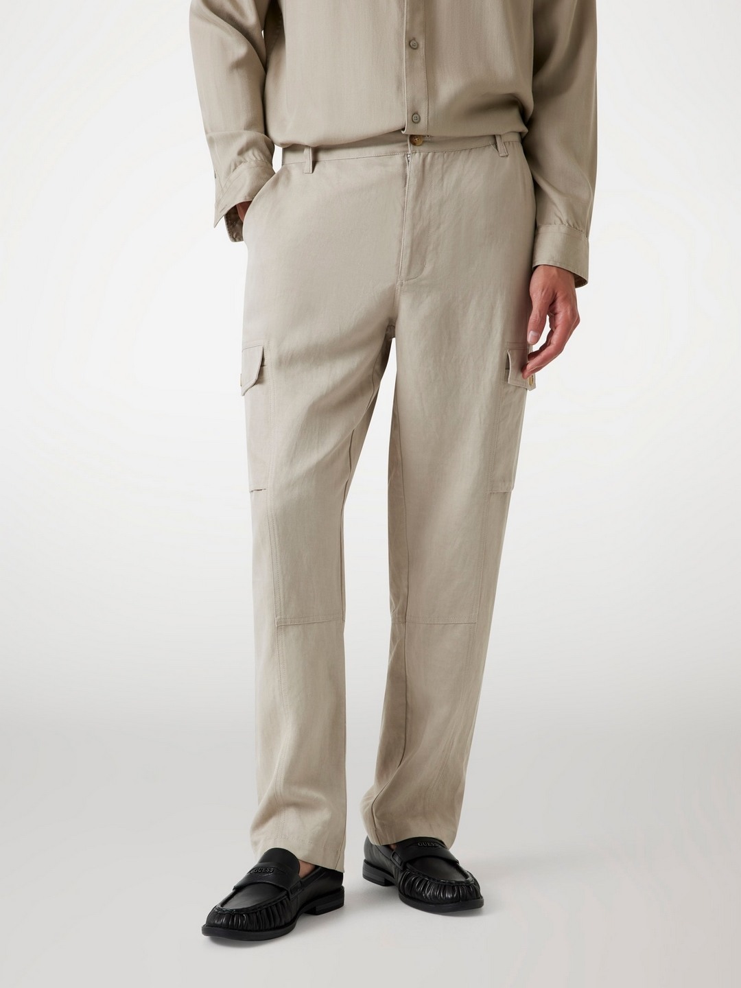 Guess Men Solid Regular Fit Mid-Rise Cargo Trousers