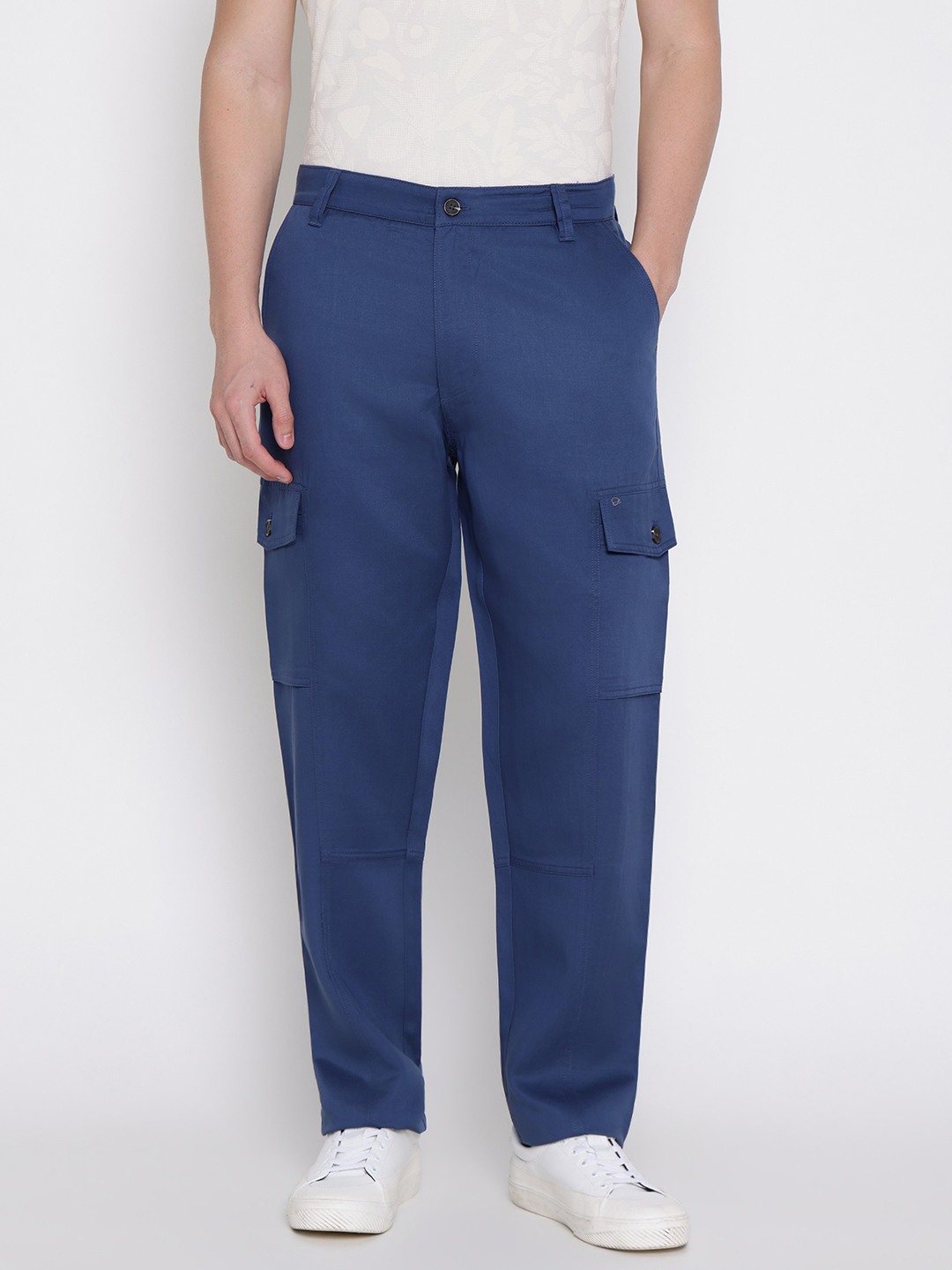 Guess Men Solid Tapered Mid-Rise Cargo Trousers