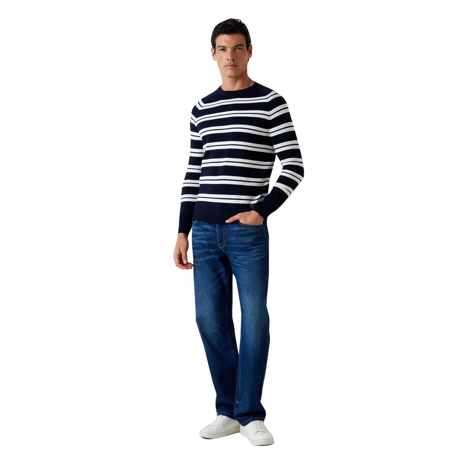 Guess Men Light Washed Mid-Rise Regular Fit Straight Jeans