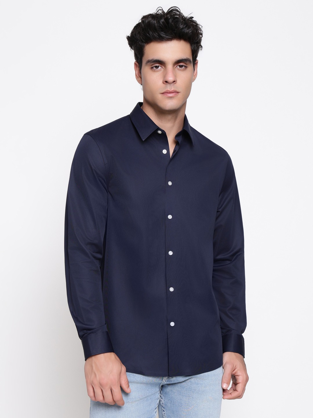 Guess Men Tech Light Smart Blue Solid Spread Collar Regular Fit Shirt