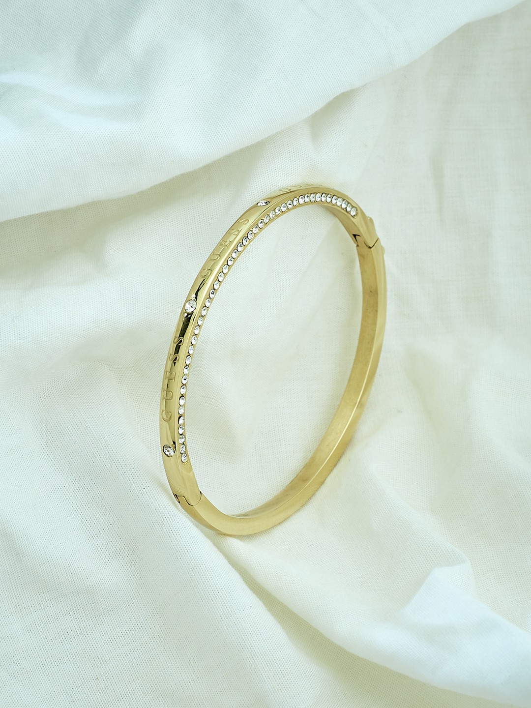 Guess Women Circle Lights Gold Pleated Steel Bracelet