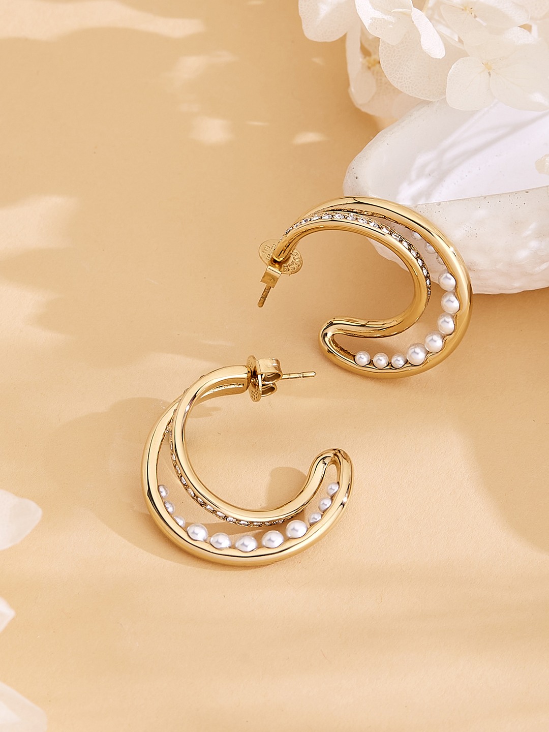 Guess Women Tiny Pearly Gold Pleated Steel Half Hoop Earrings