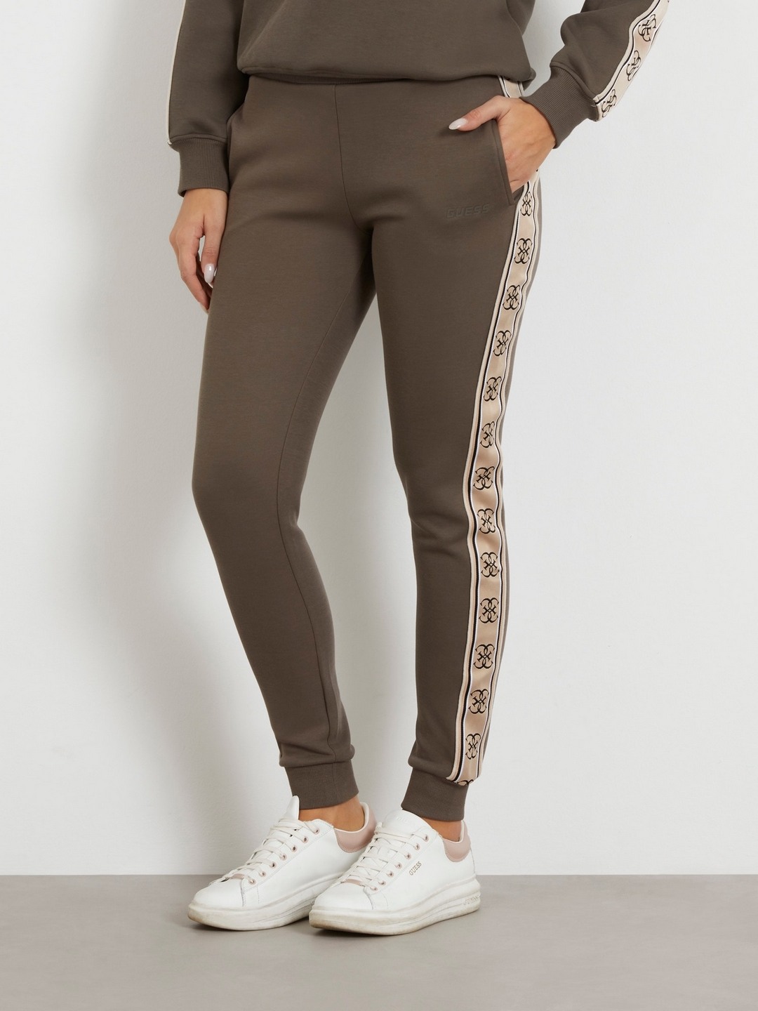 Brown Cotton Blend Solid Regular Fit Trackpant