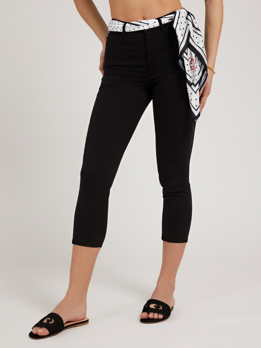 Black Solid High-Rise Regular Fit Capri Jeans