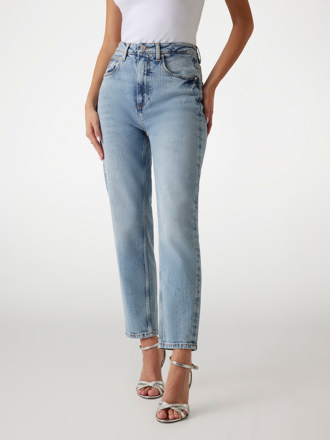 Women Blue Solid Mom Fit Jeans