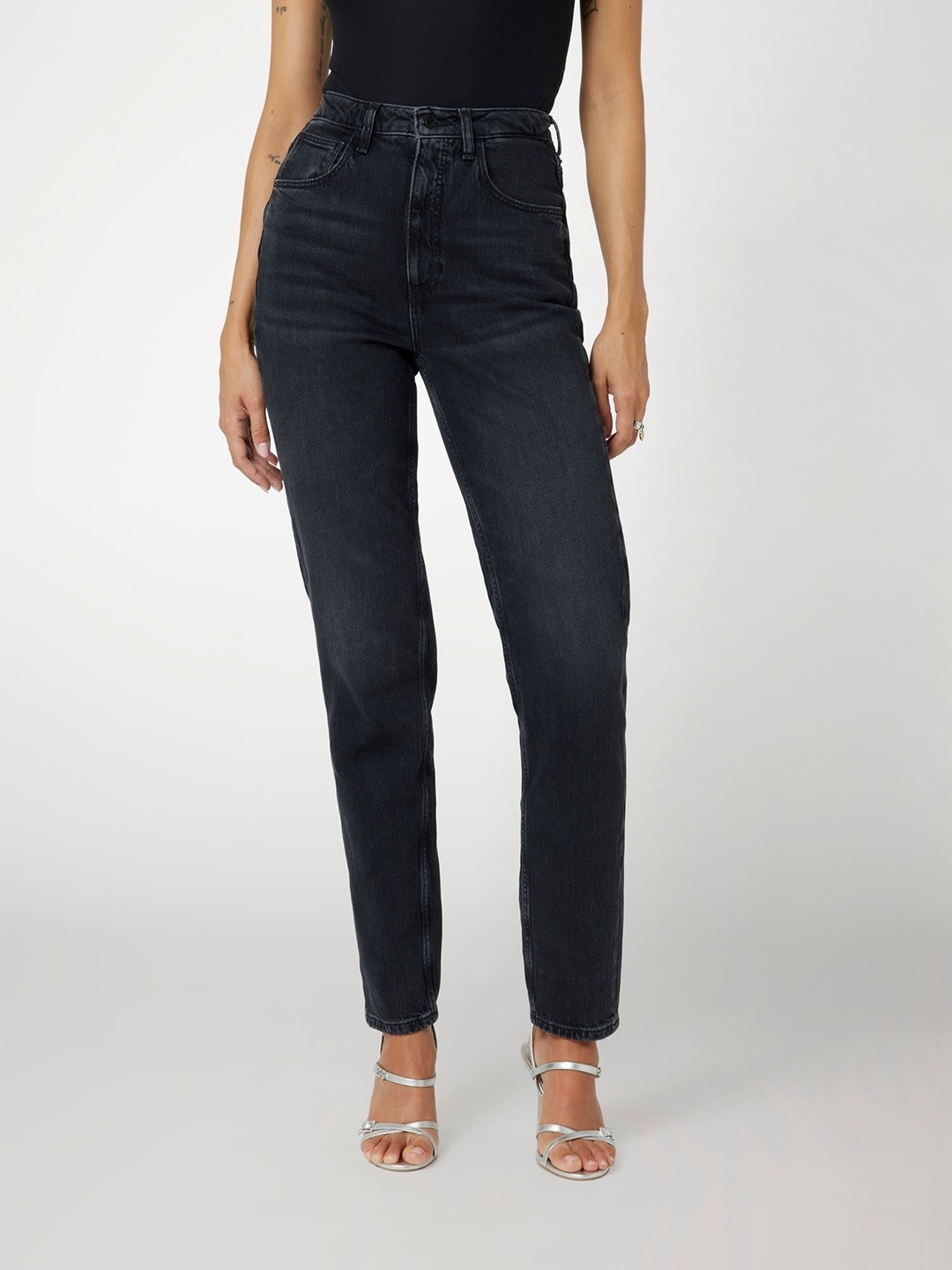 Black Solid Relaxed Fit Jeans