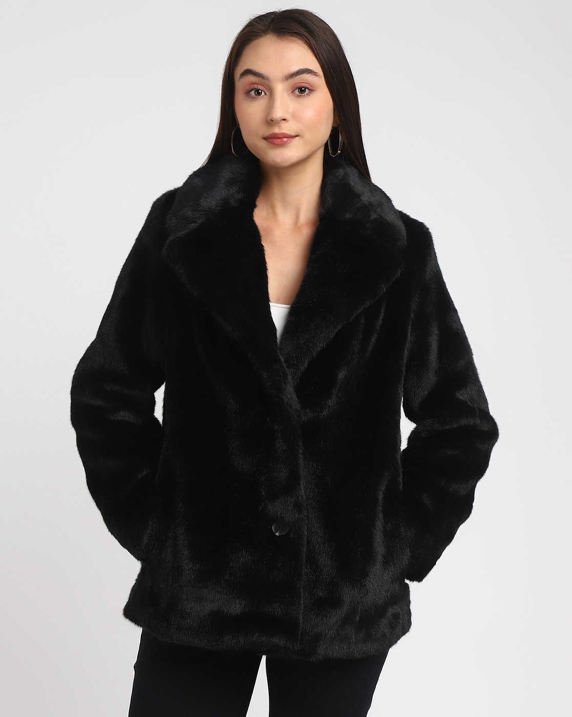 Women's Black Polyester Solid Regular Fit Collared Neck Full Sleeve Jacket