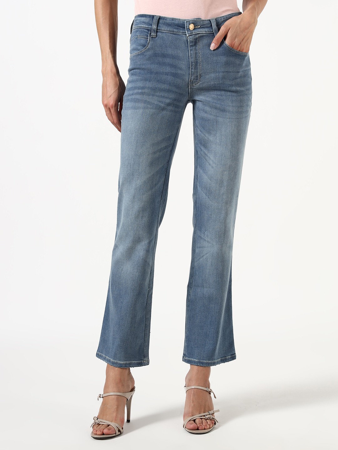 Guess Women Light Washed Straight Mid-Rise Skinny Fit Jeans