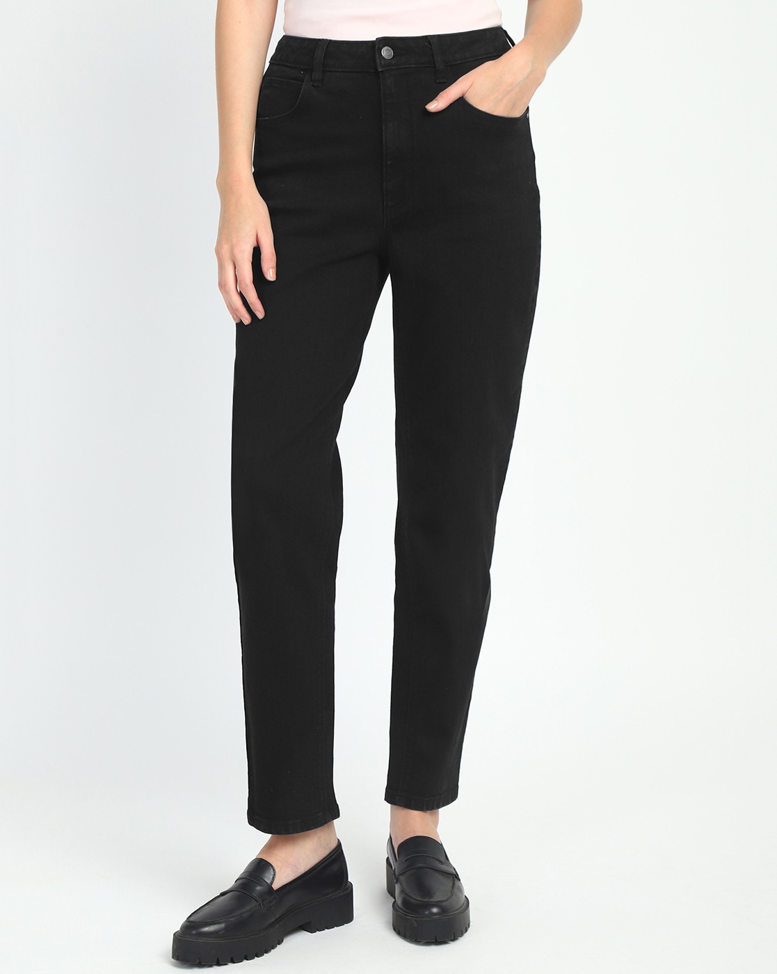 Women's Black Cotton Blend Solid Relaxed Fit Jeans