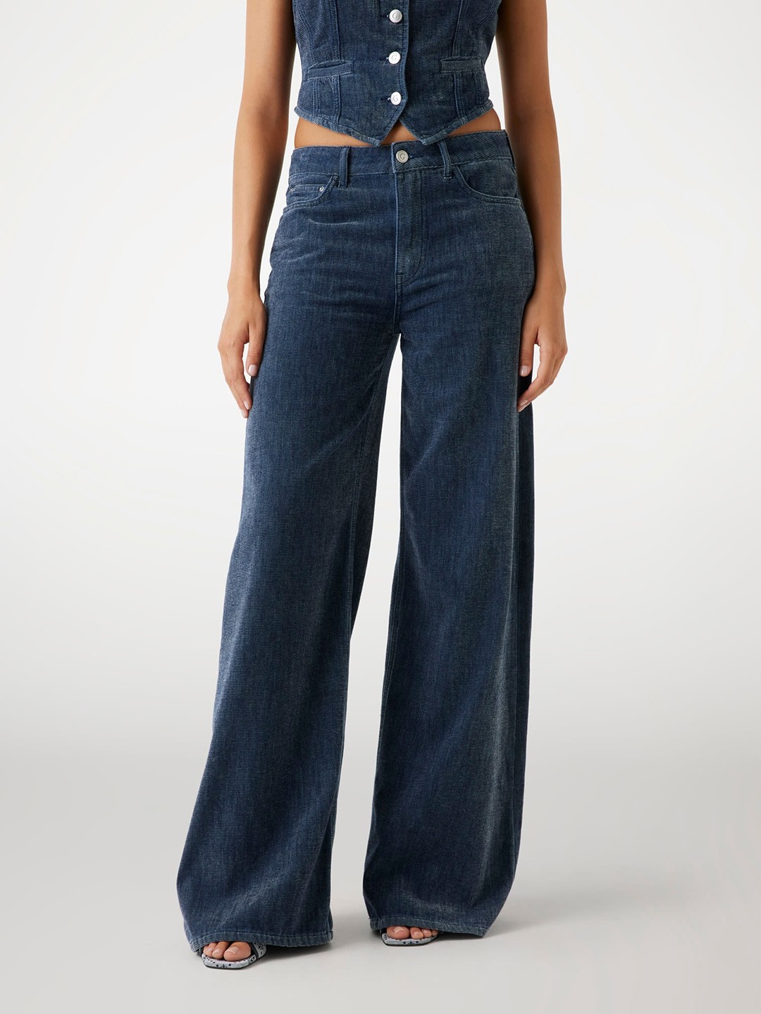 Guess Women's Oasis Blu Solid Bellflower Jeans