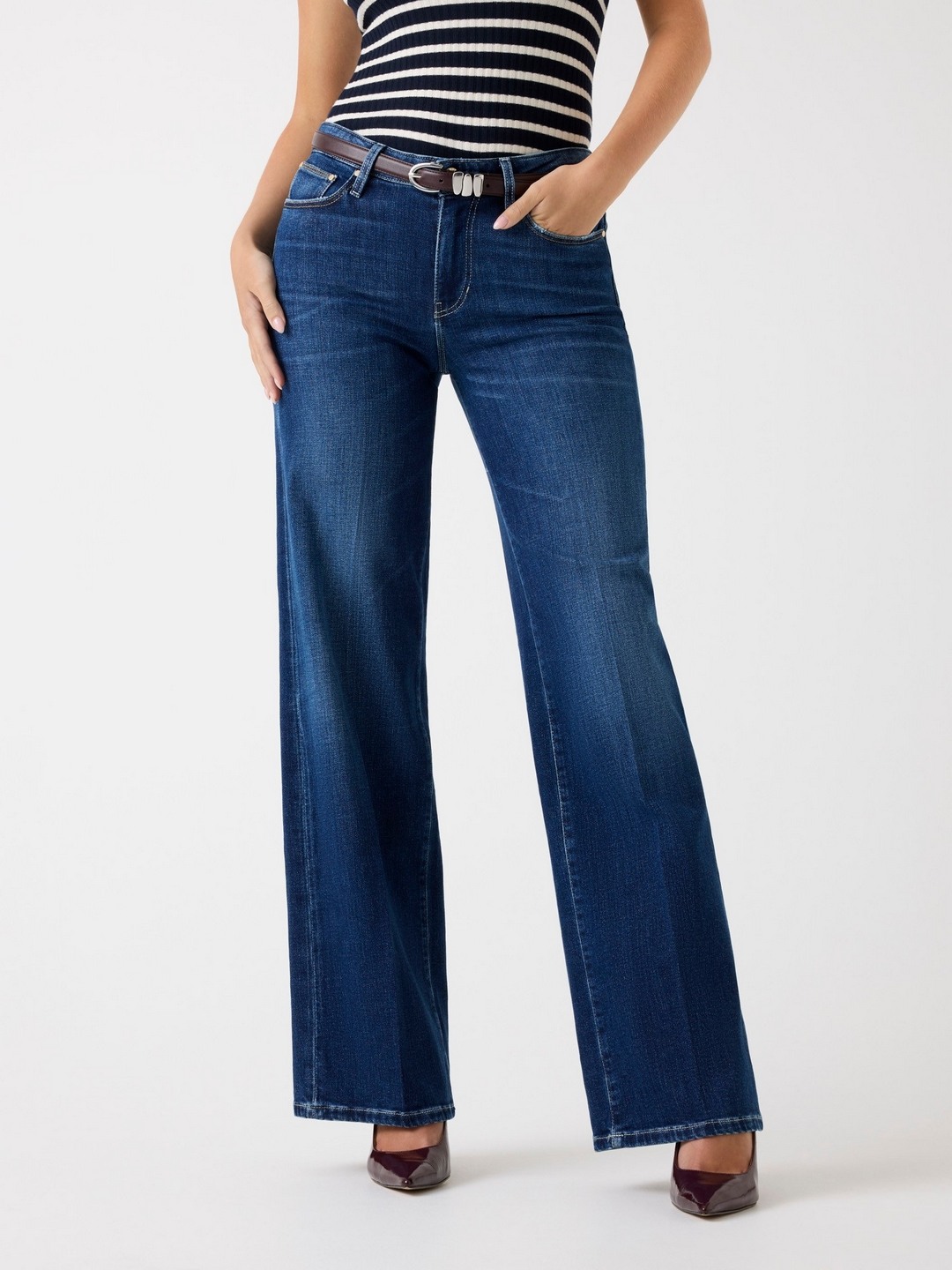 Guess Women Washed Regular Fit Mid-Rise Jeans