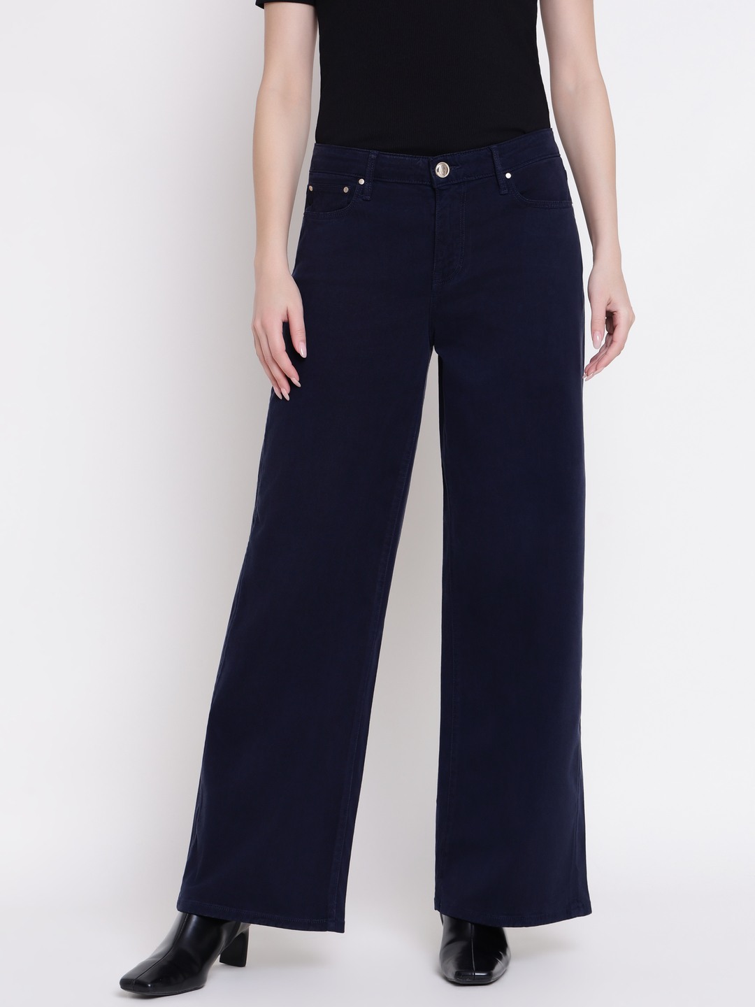 Guess Women Sonia Velvet Suiting Blue Solid Wide Leg Denim Jeans