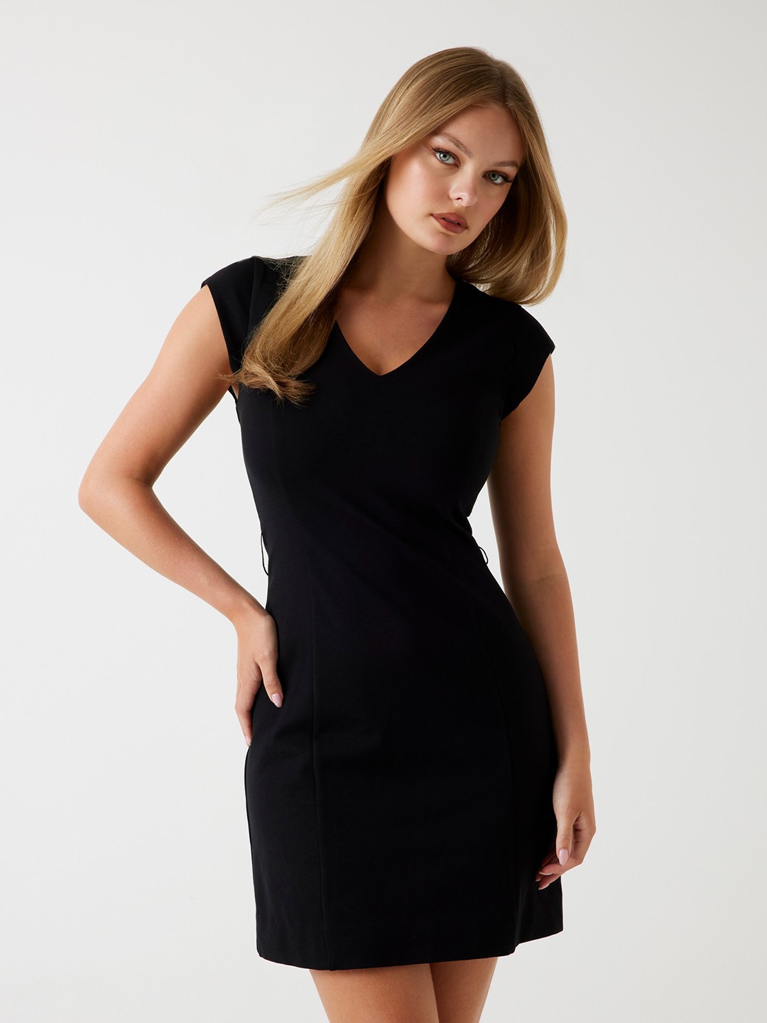 Guess Women's Jet Black Solid V-Neck Short Sleeve Chrissy Structured Ponte Dress