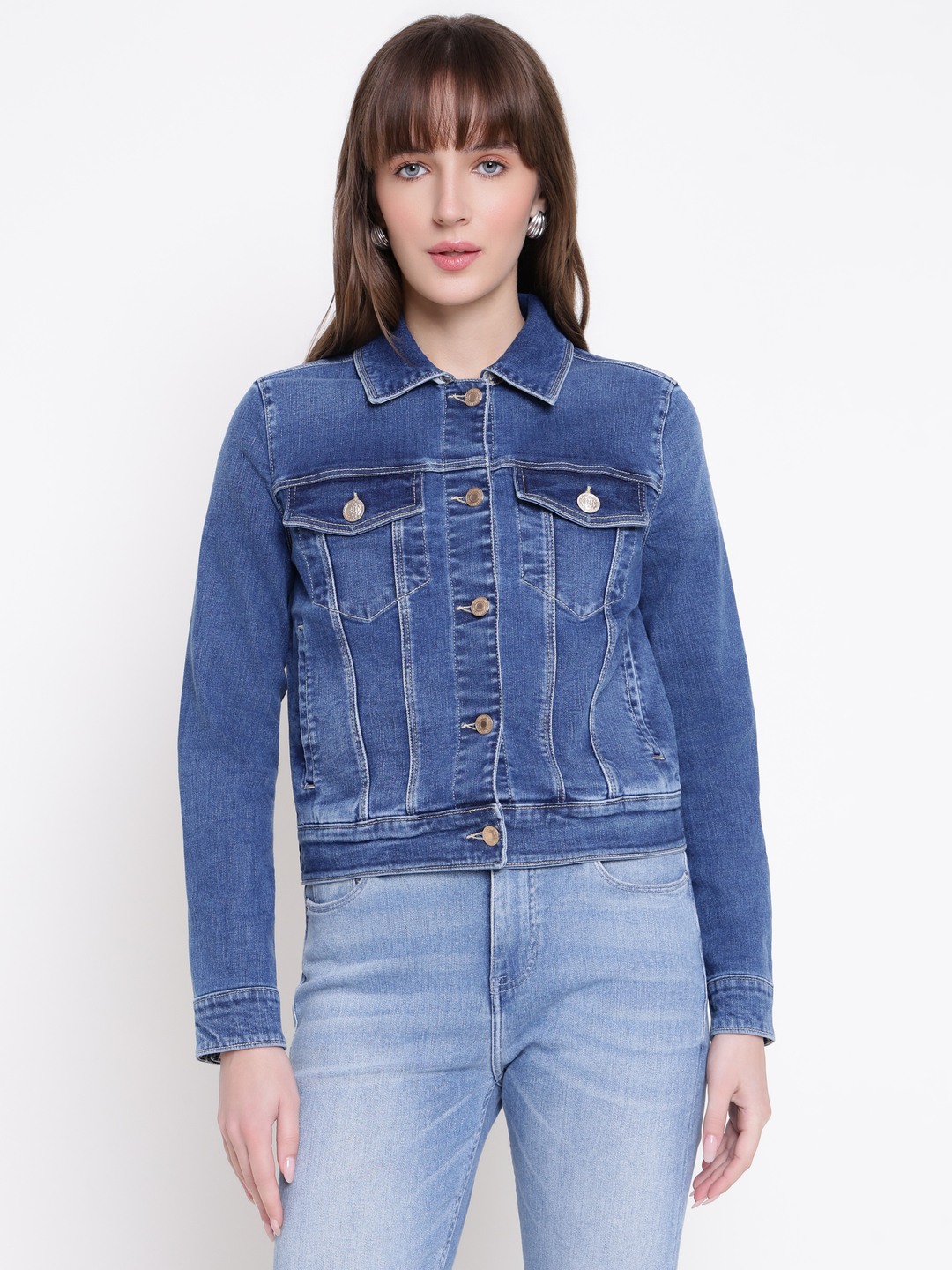 Guess Women Delya Trucker In Etosha Solid Spread Collar Regular Fit Denim Jacket