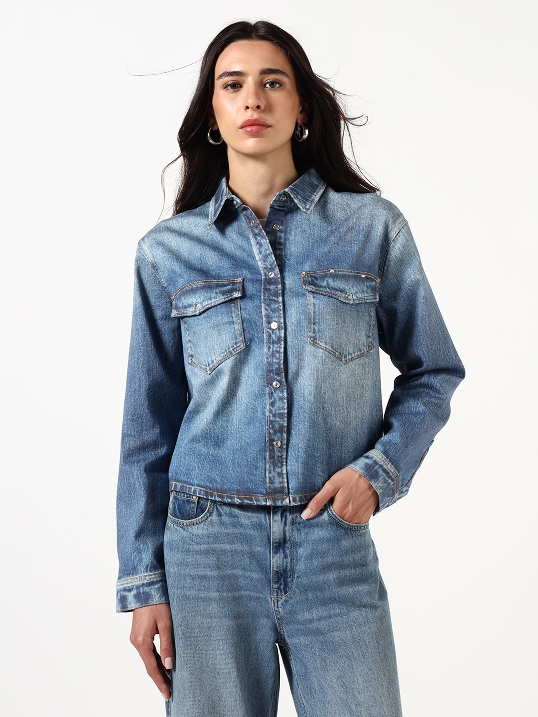 Guess Women Light Washed Spread Collar Long Sleeves Shacket