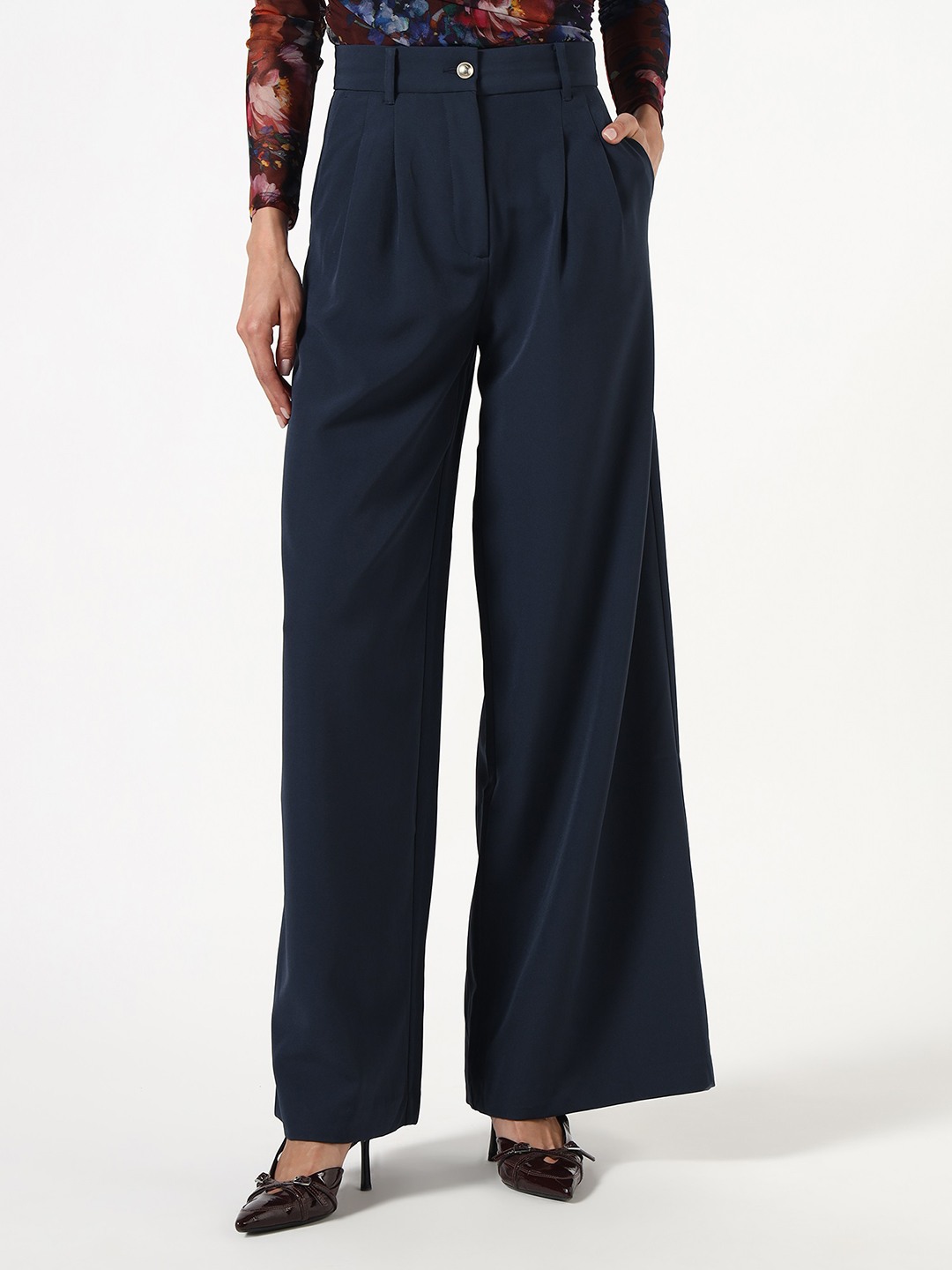 Guess Women Solid Wide Leg High-Rise Regular Fit Pleated Trousers
