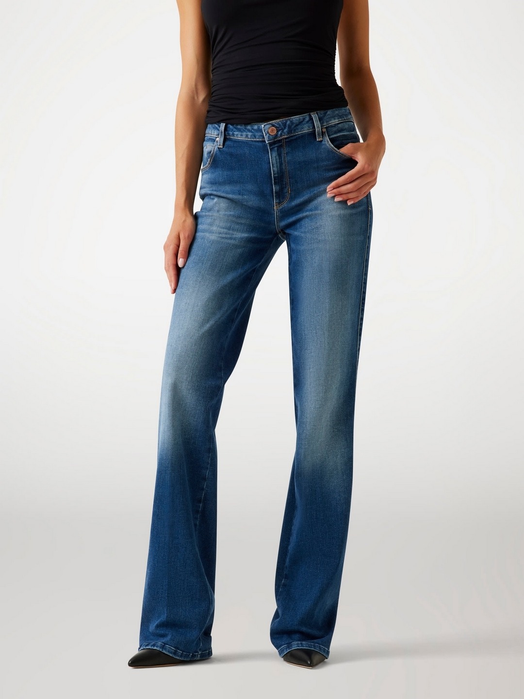 Guess Women Washed Regular Fit Mid-Rise Jeans