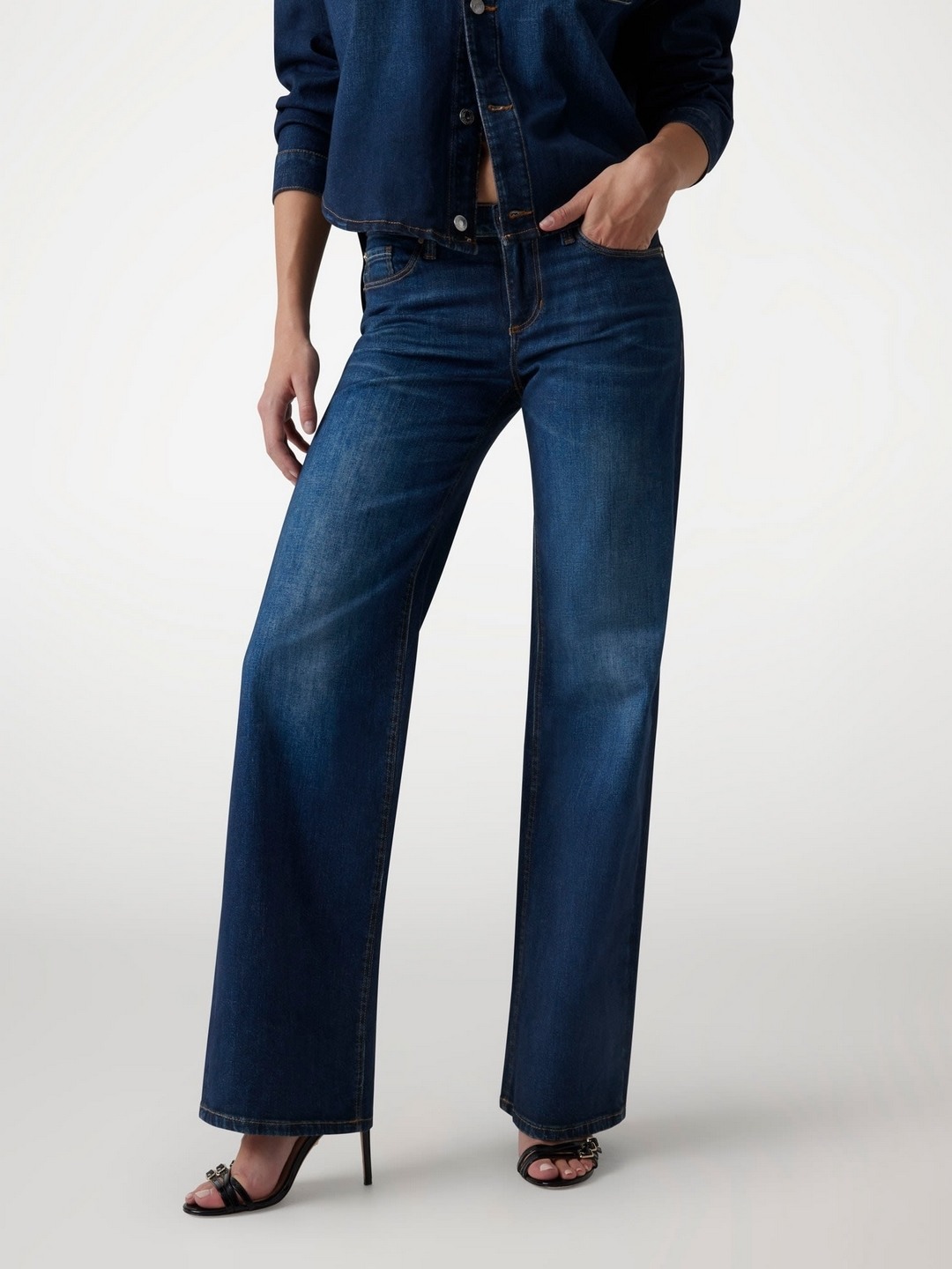 Guess Women Washed Regular Fit Low-Rise Jeans