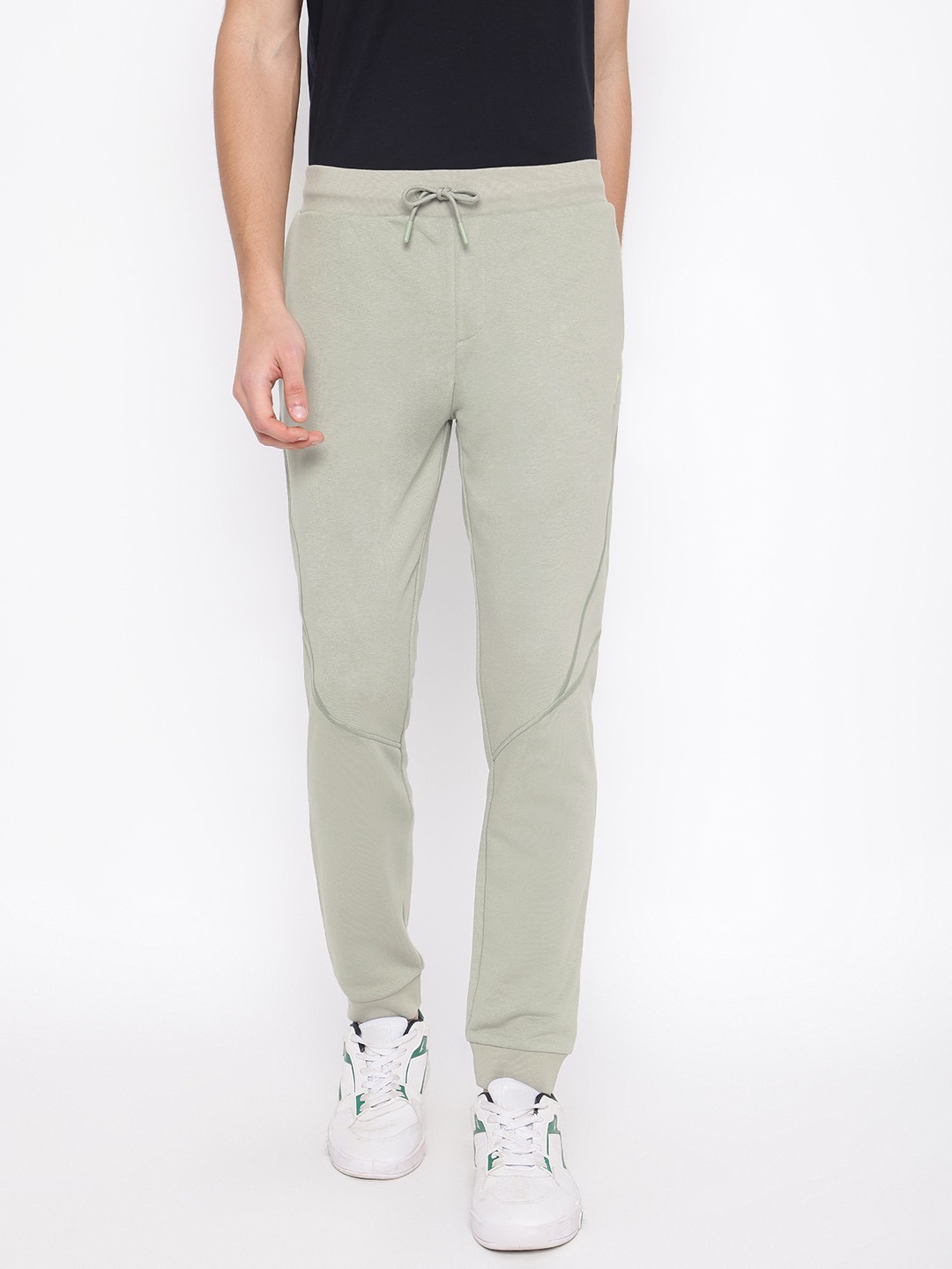 Guess Men's Green Solid Mid-Rise Regular Fit Joggers