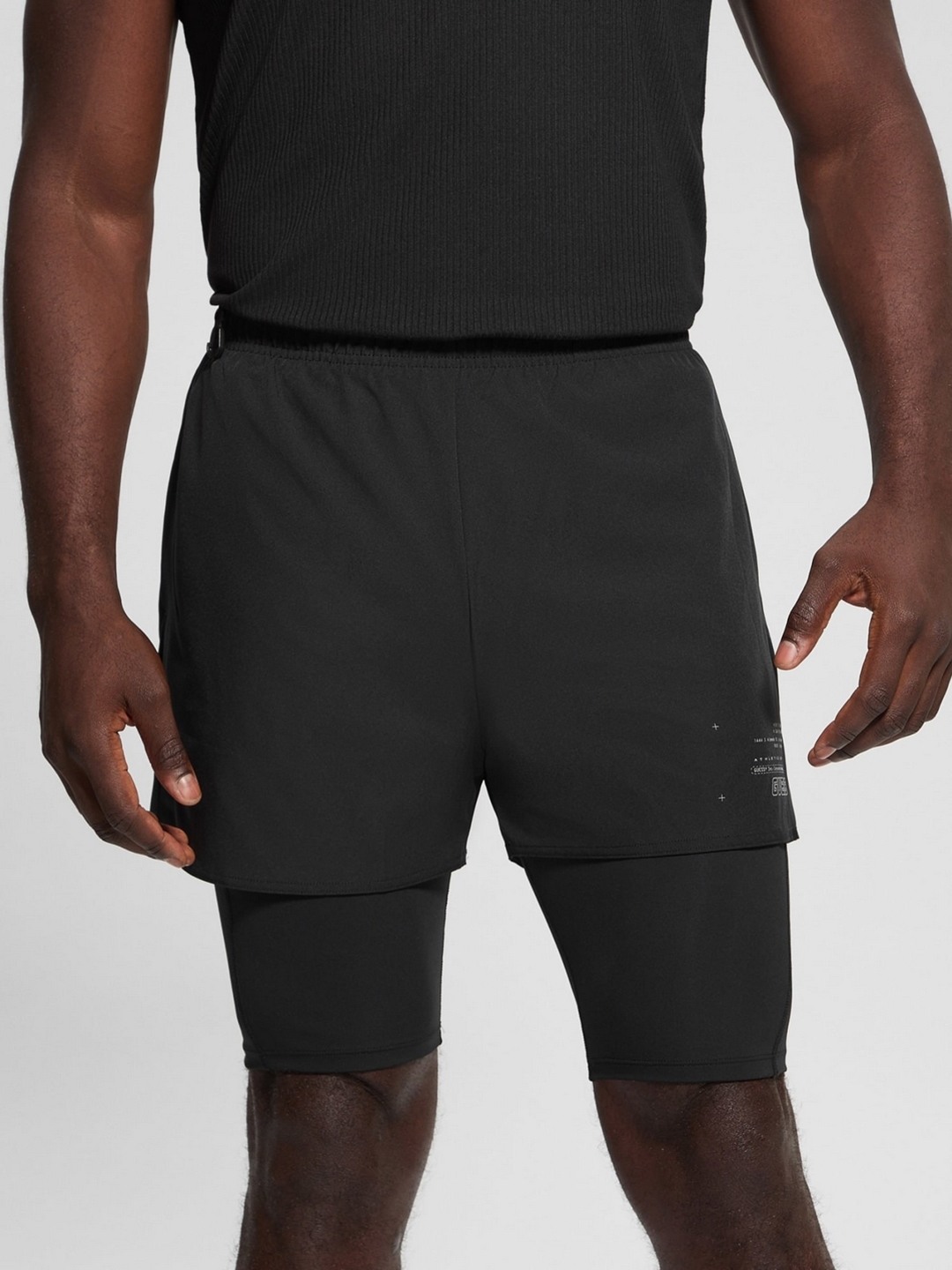 Guess Men's Black Solid Mid-Rise Shorts