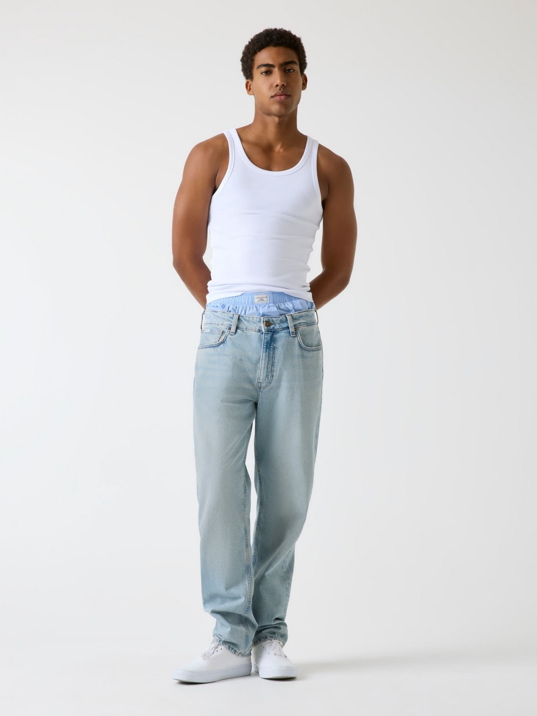 Relaxed Fit Stretch Denim Mid Rise Solid Jeans