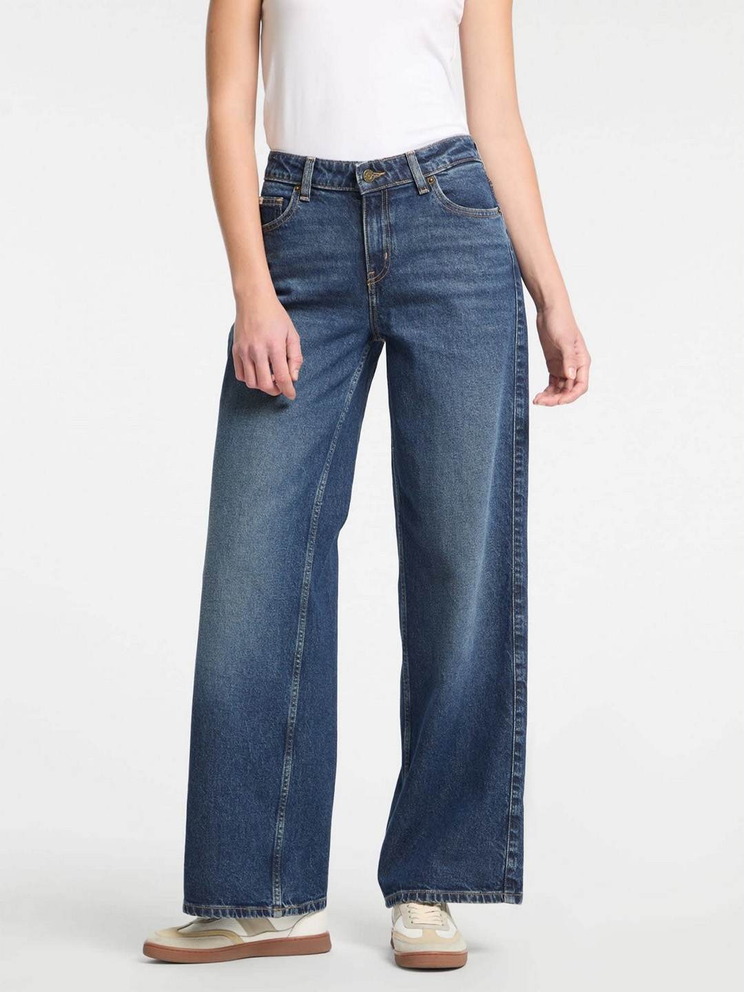 Relaxed Fit Stretch Denim Mid Rise Solid Jeans