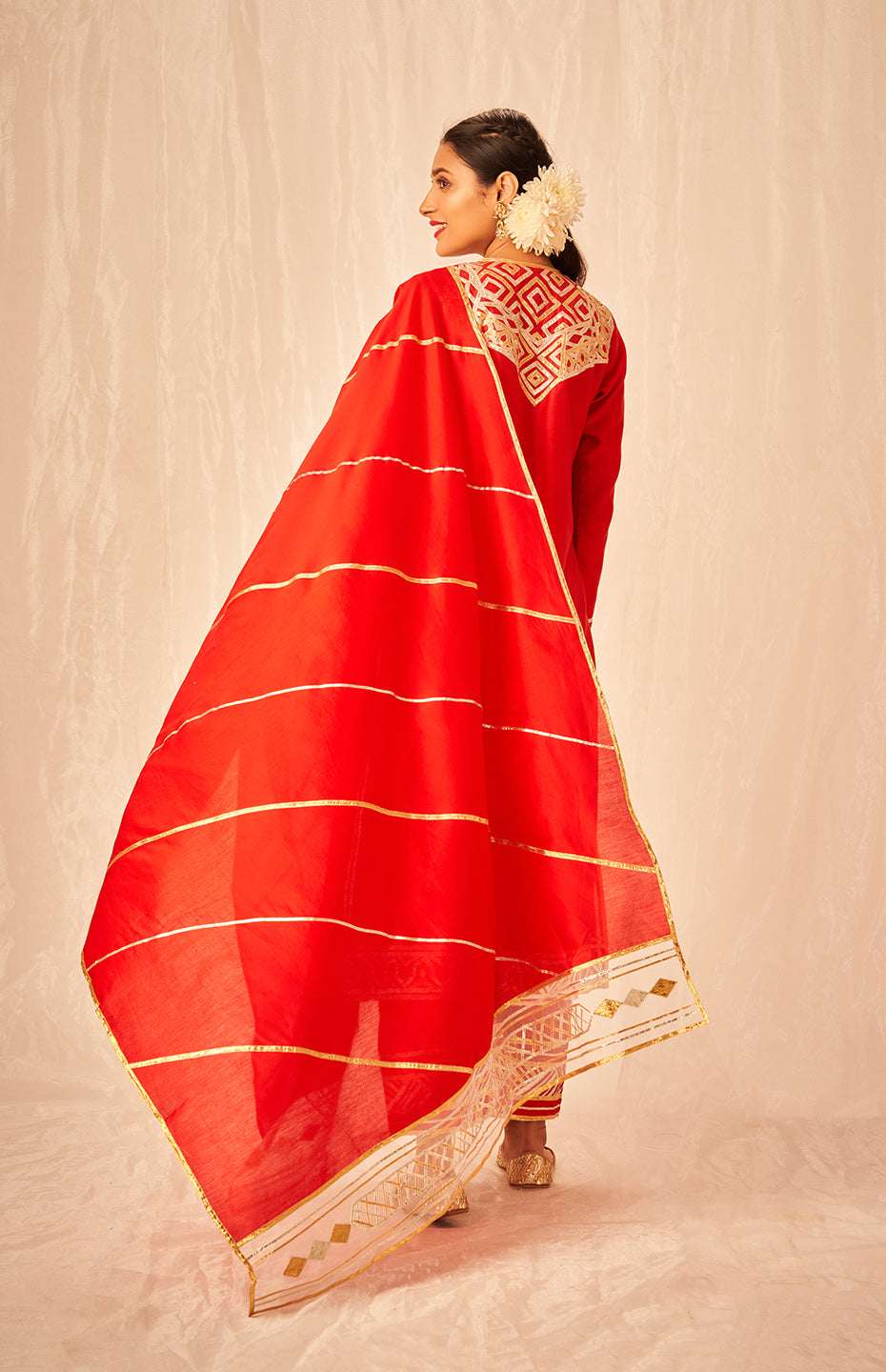 Red Dupatta